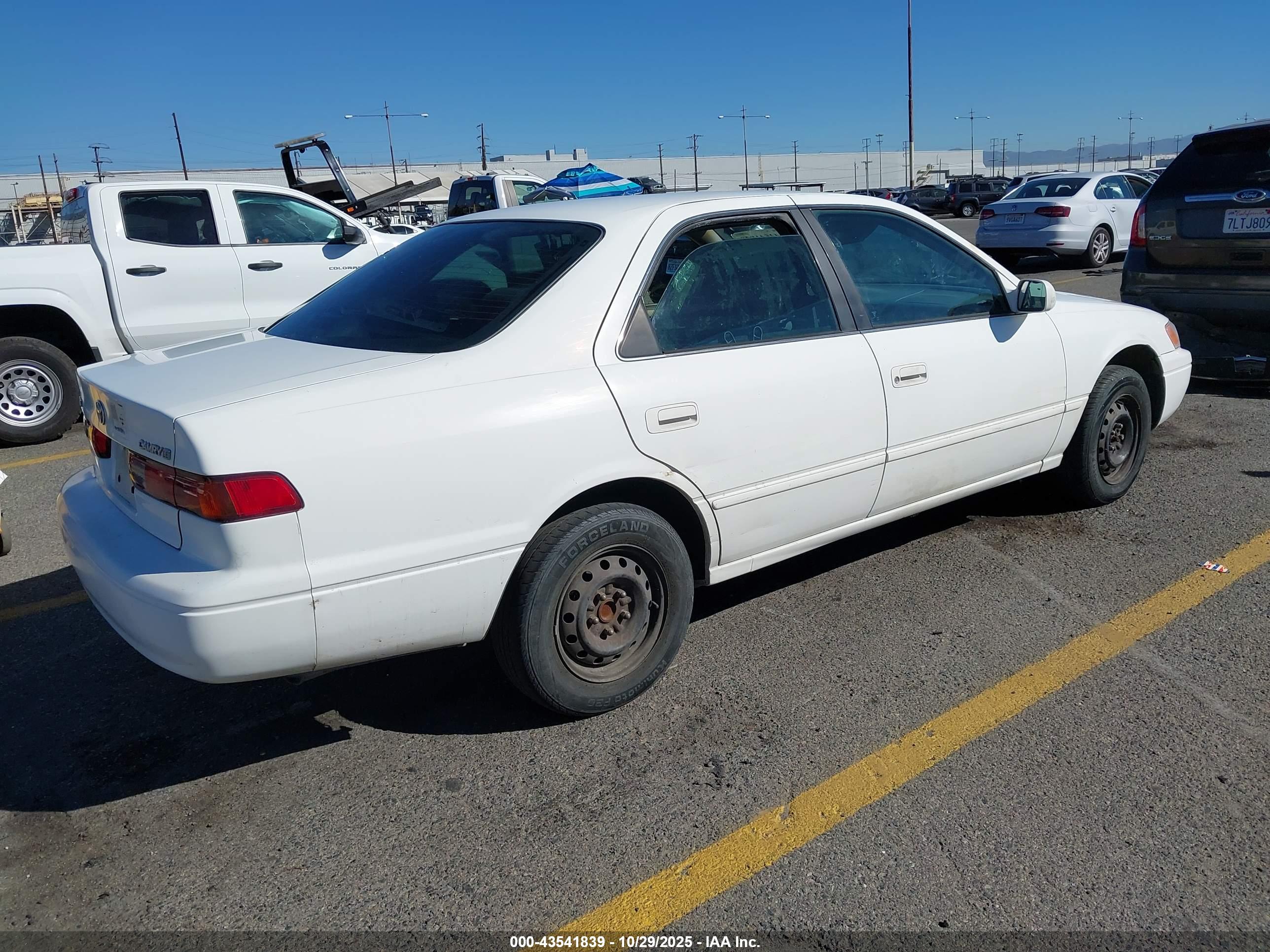 TOYOTA CAMRY image 4