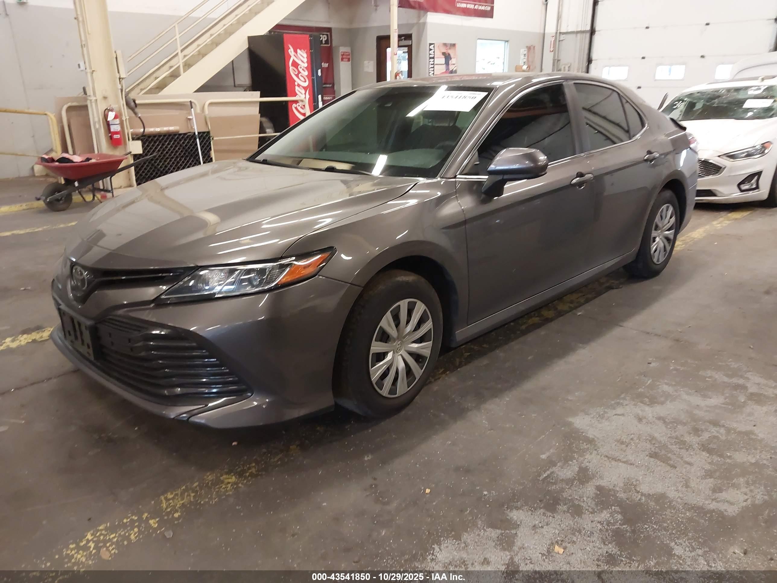 TOYOTA CAMRY image 2