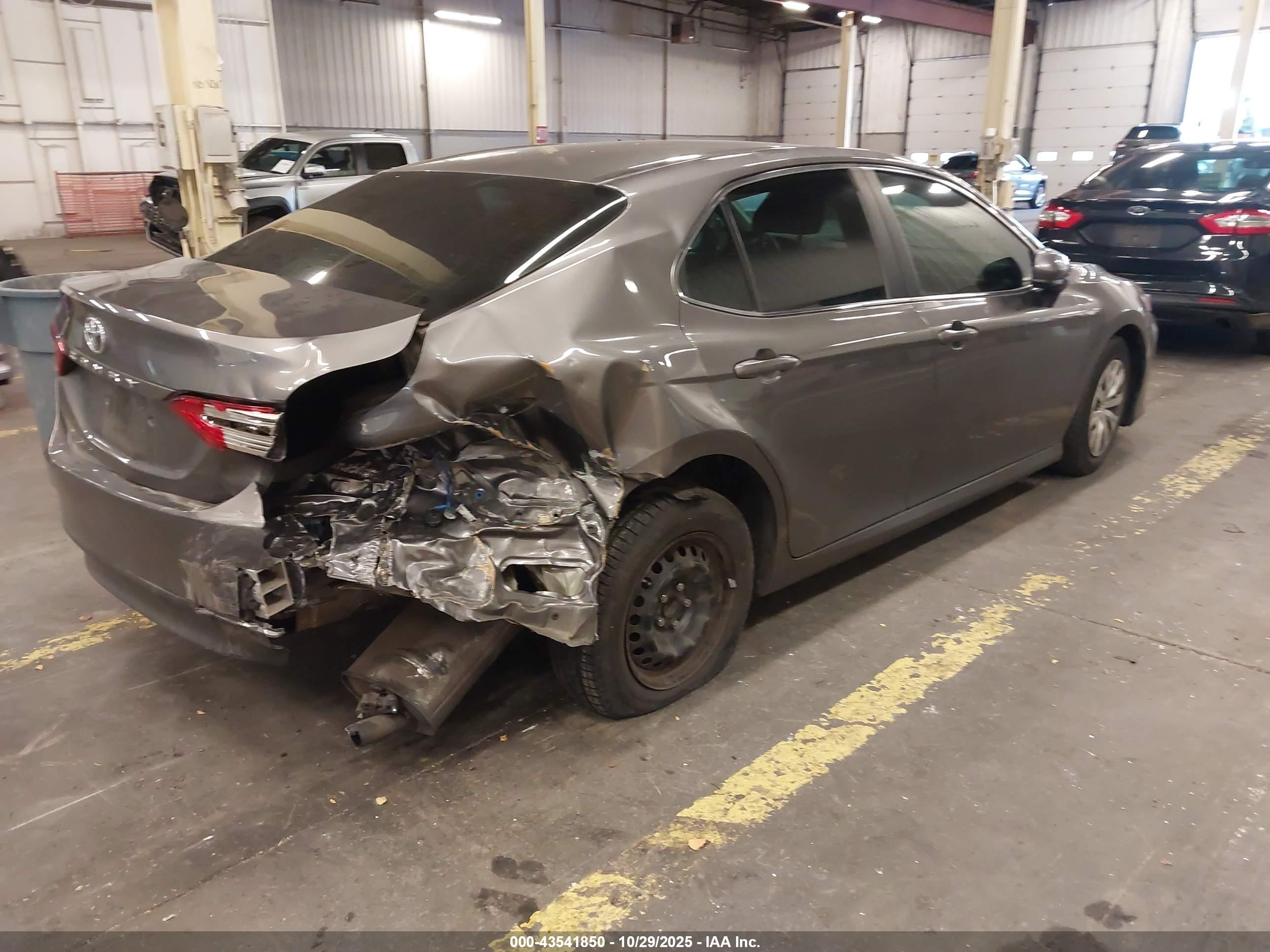 TOYOTA CAMRY image 4