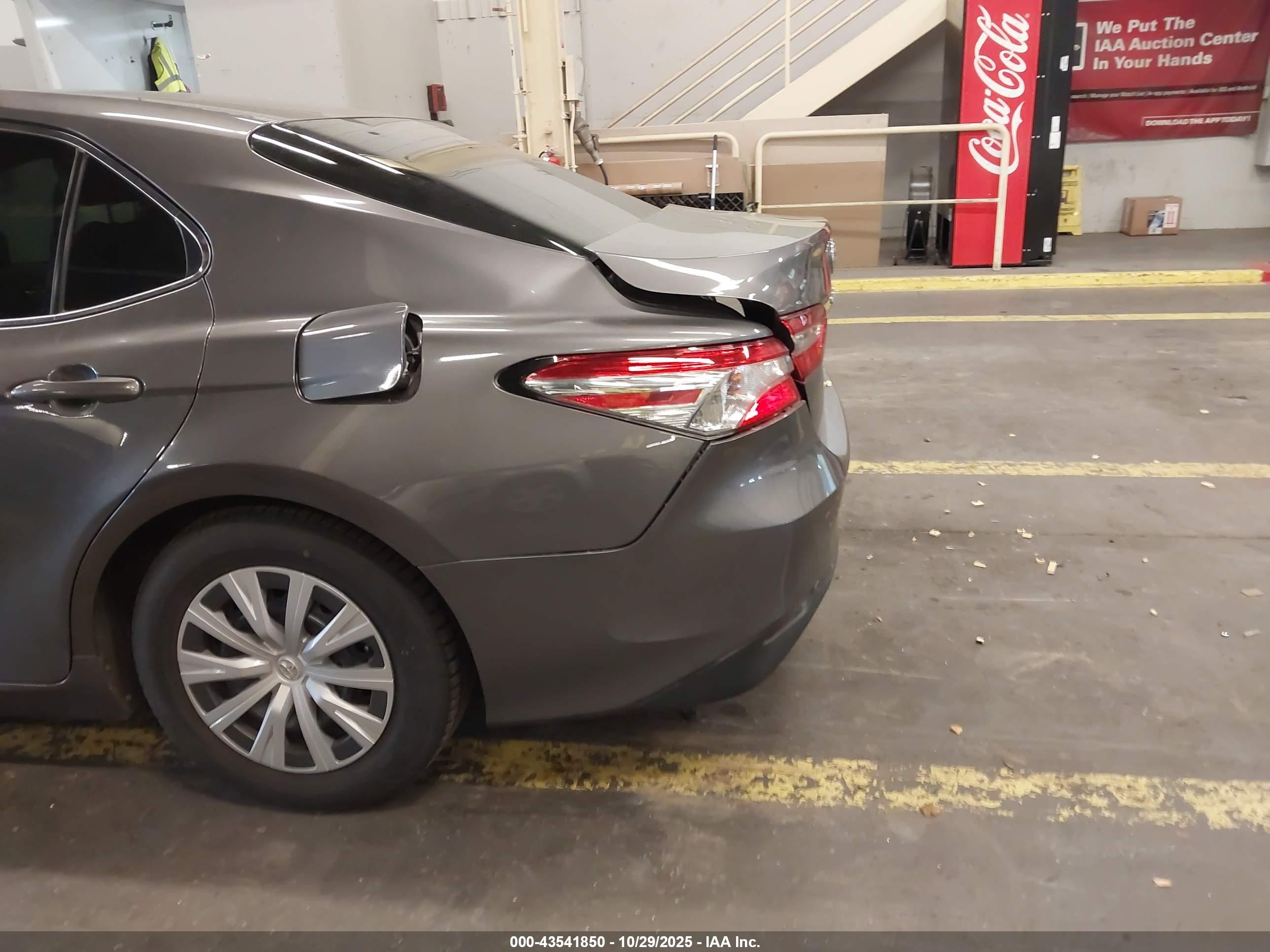 TOYOTA CAMRY image 6