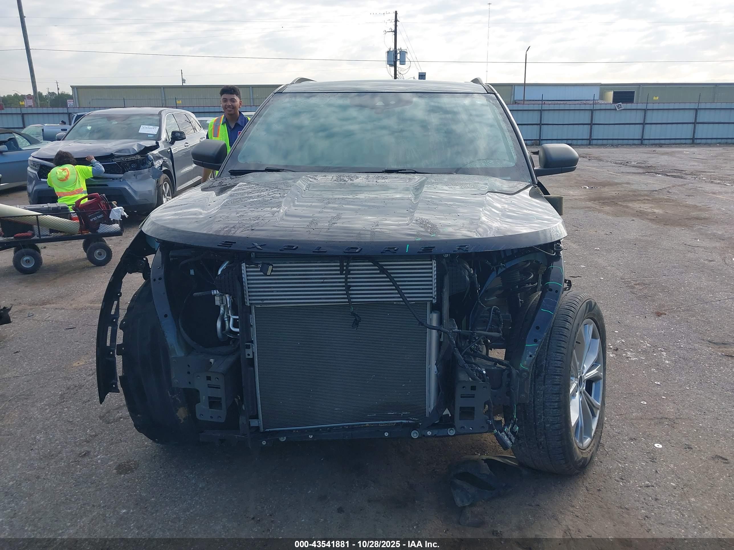 FORD EXPLORER image 6