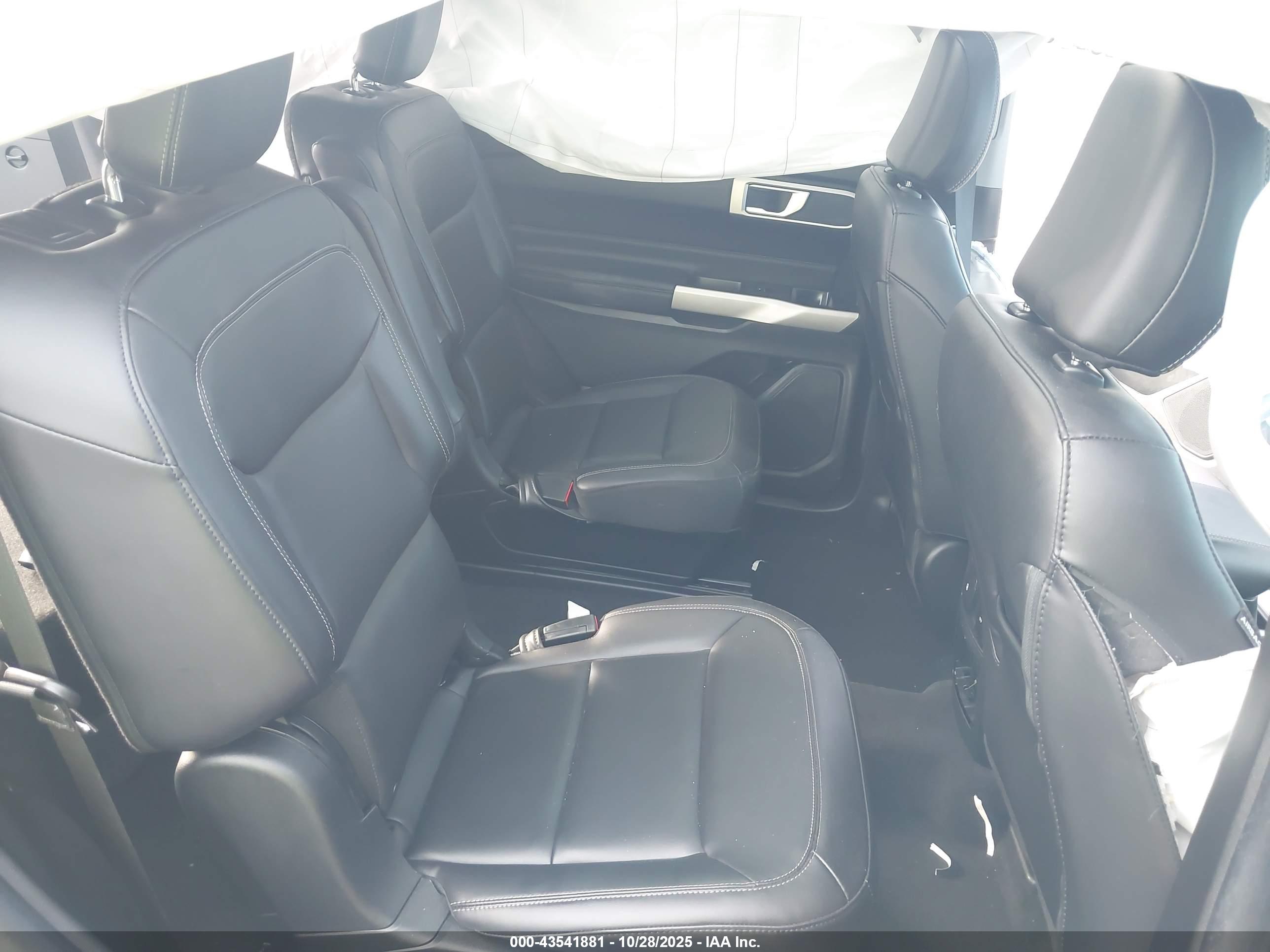 FORD EXPLORER image 8