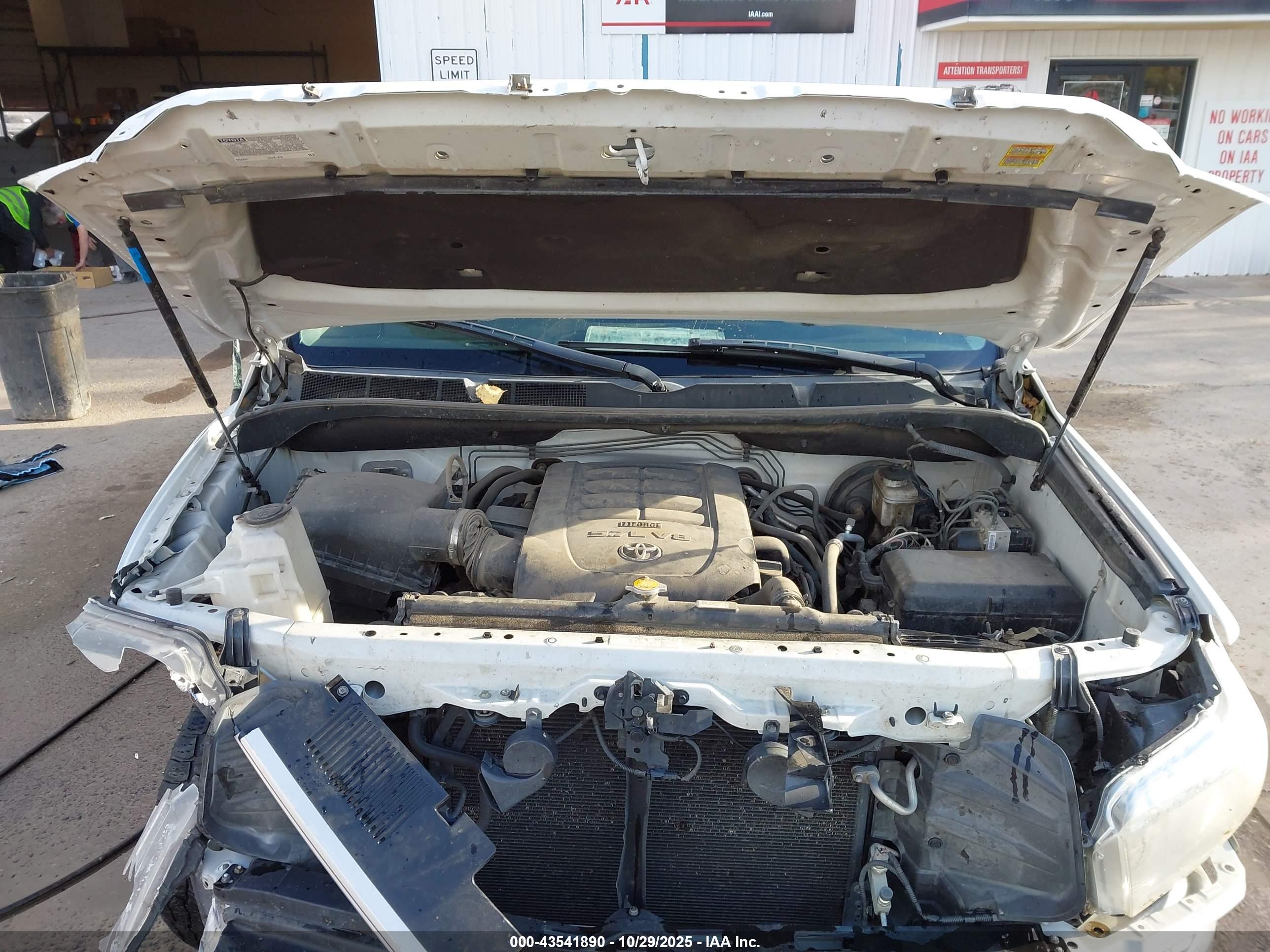 TOYOTA TUNDRA image 10