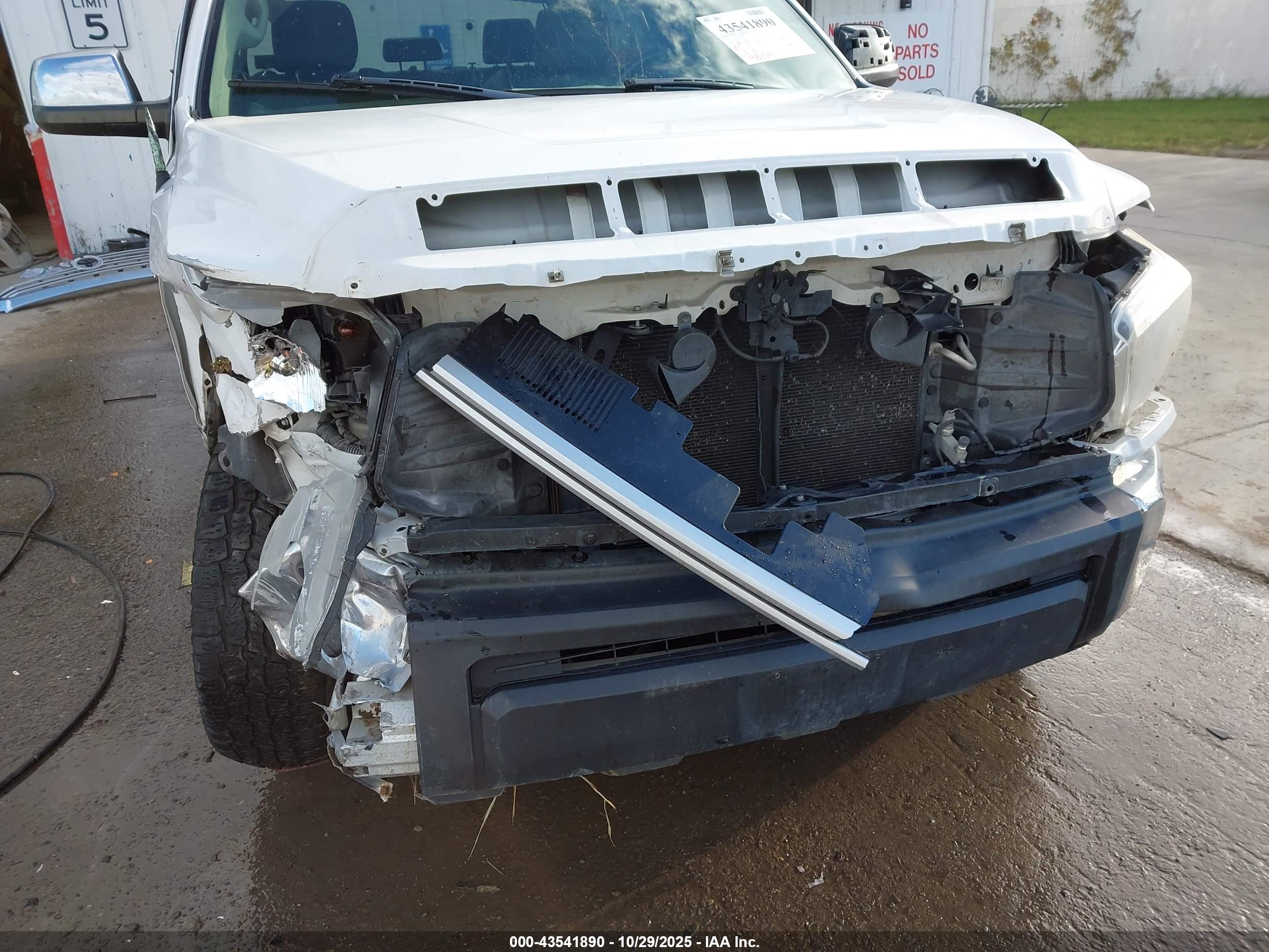 TOYOTA TUNDRA image 6