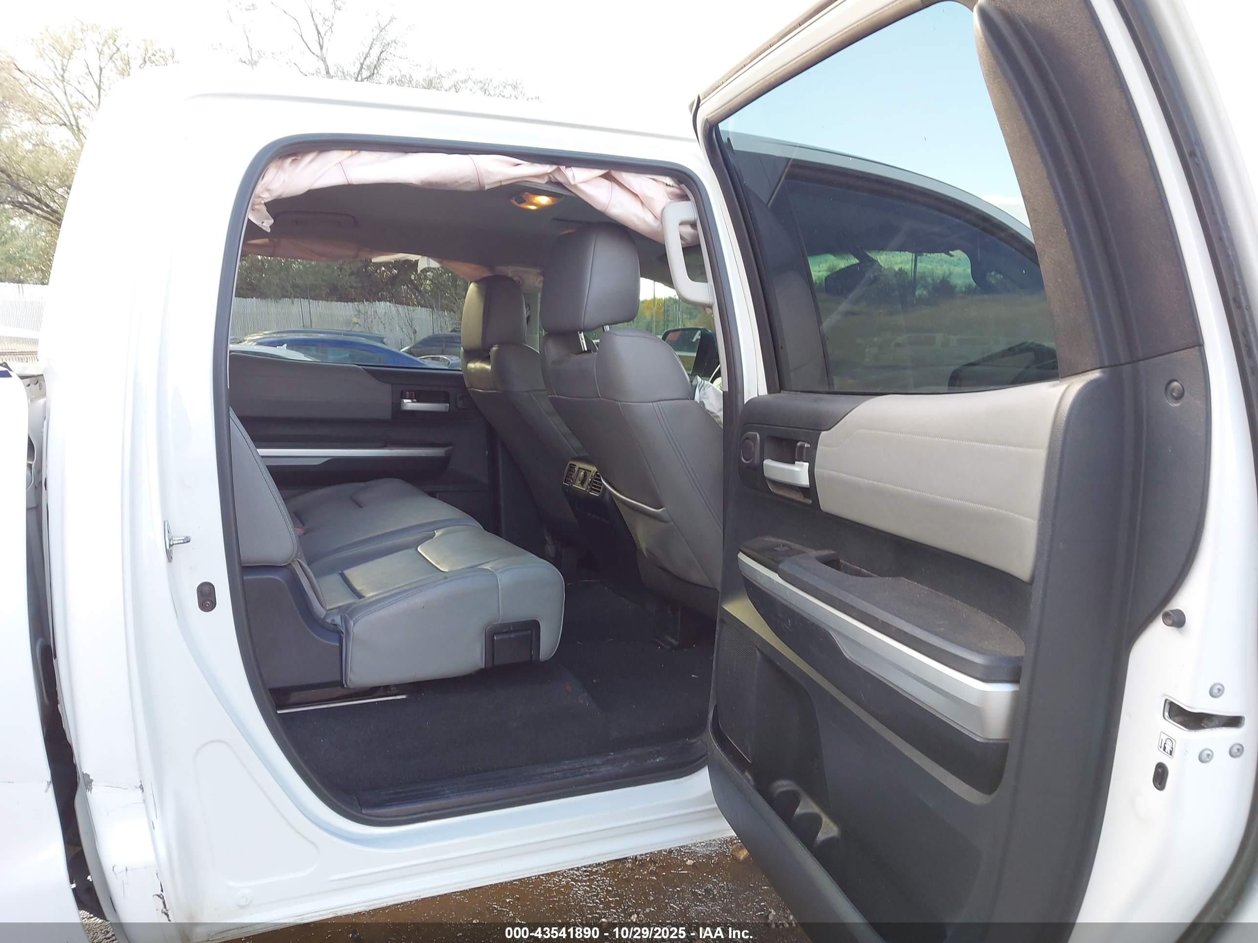 TOYOTA TUNDRA image 8