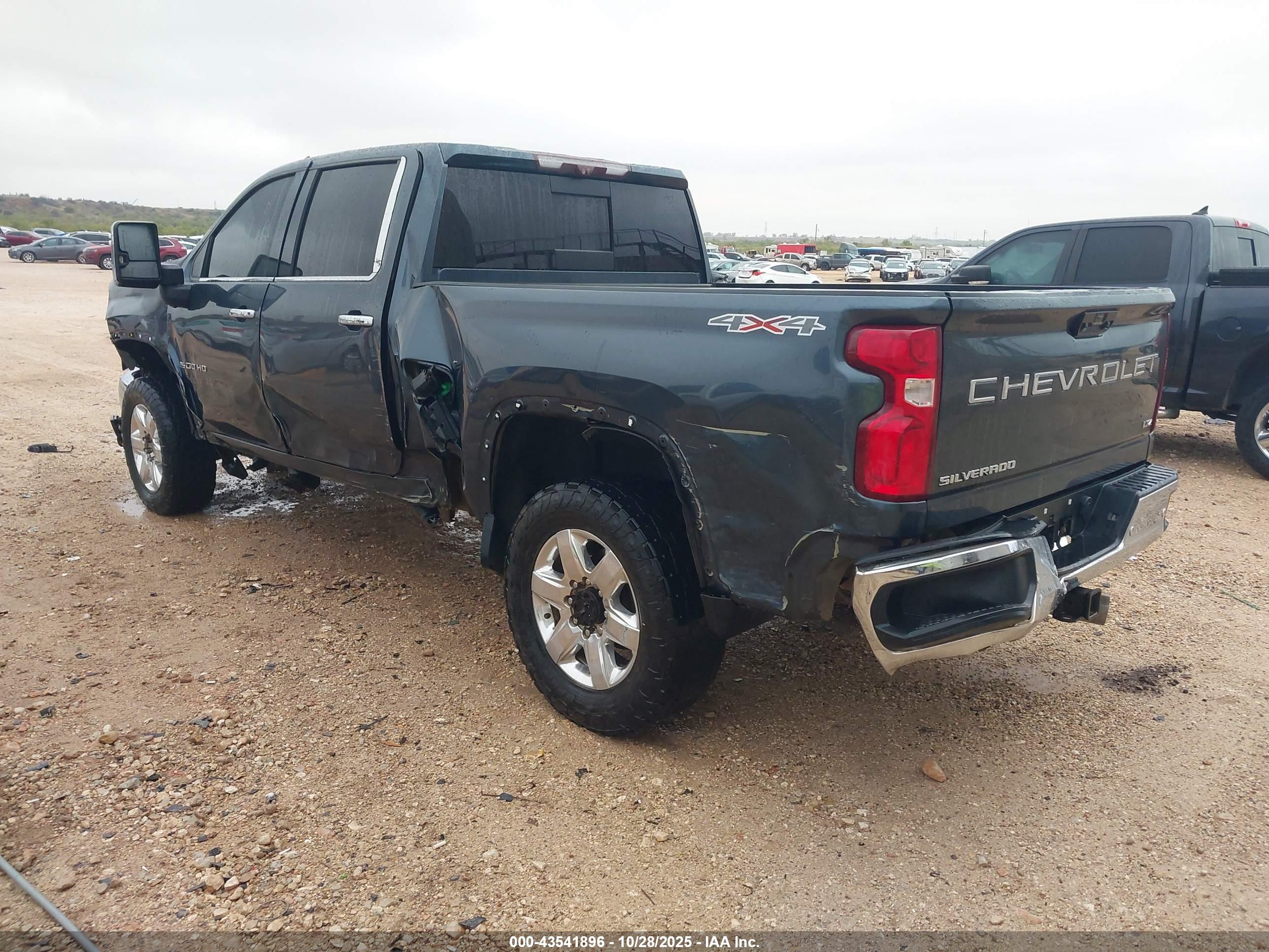 CHEVROLET SILVERADO image 3