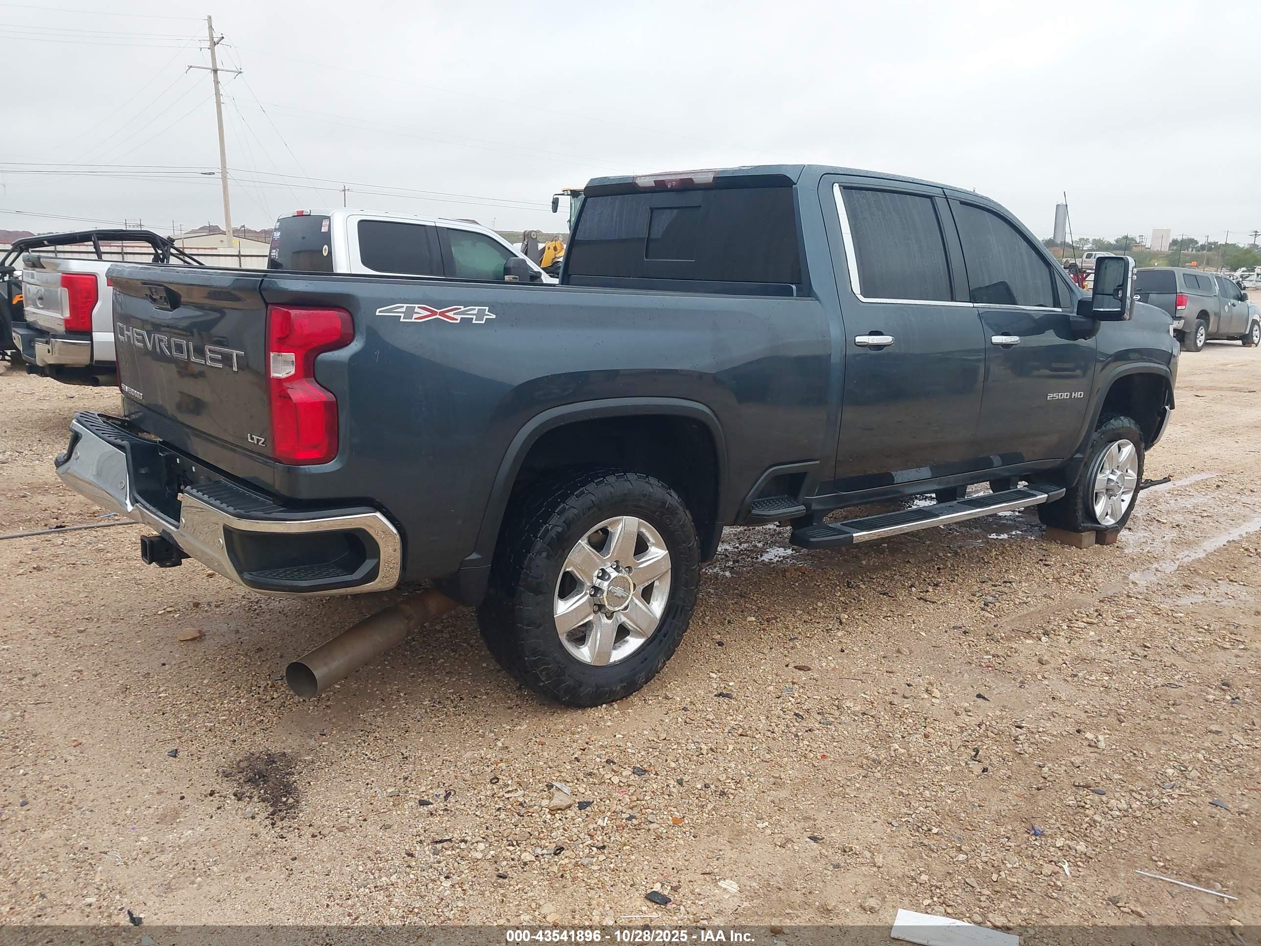 CHEVROLET SILVERADO image 4