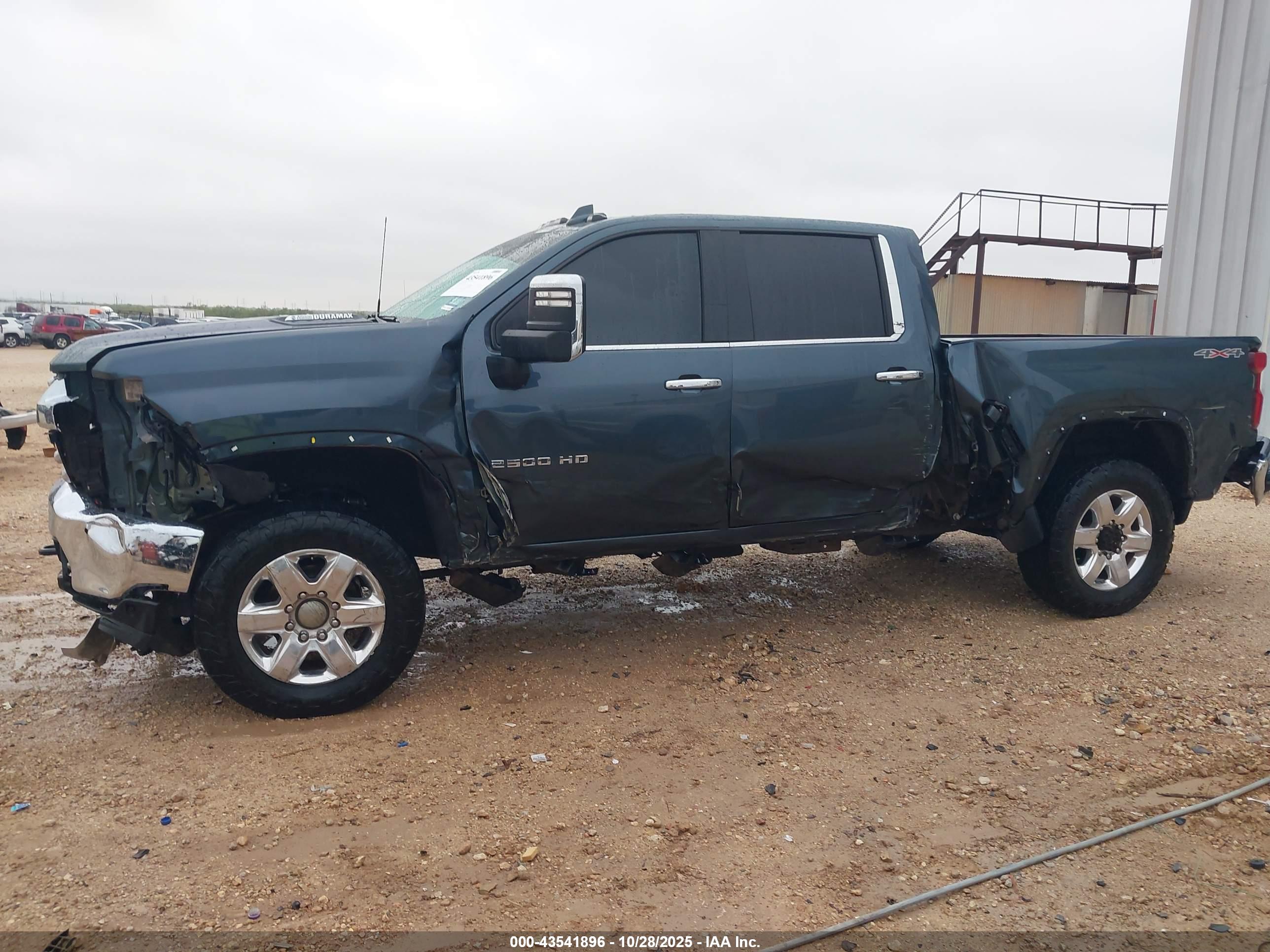 CHEVROLET SILVERADO image 6