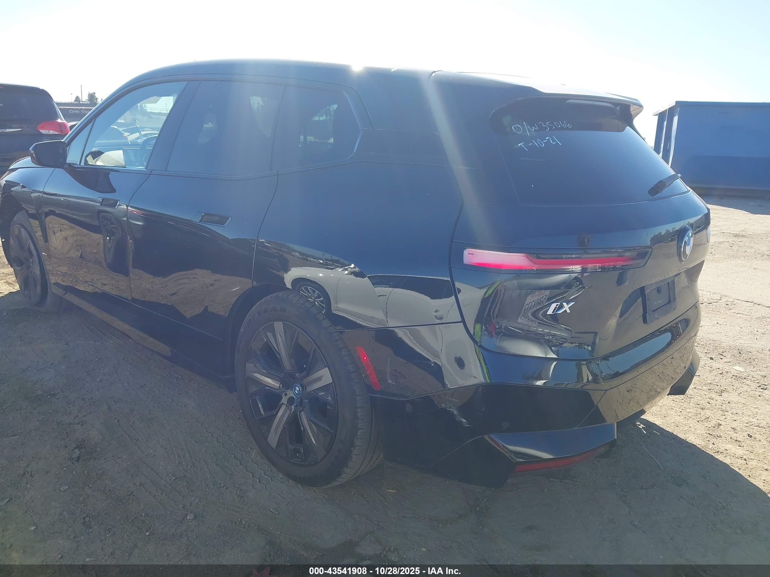 BMW IX image 3
