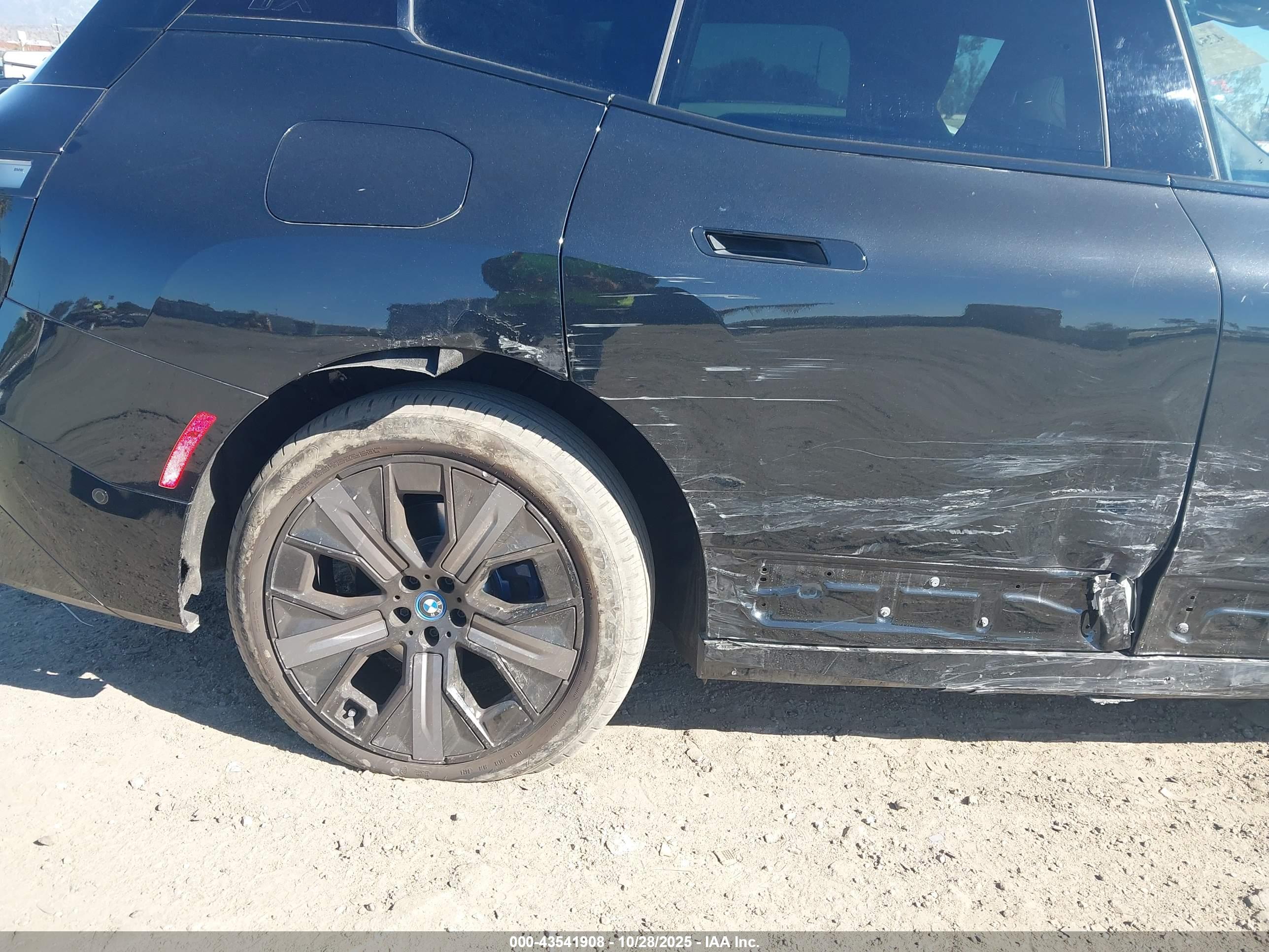 BMW IX image 6