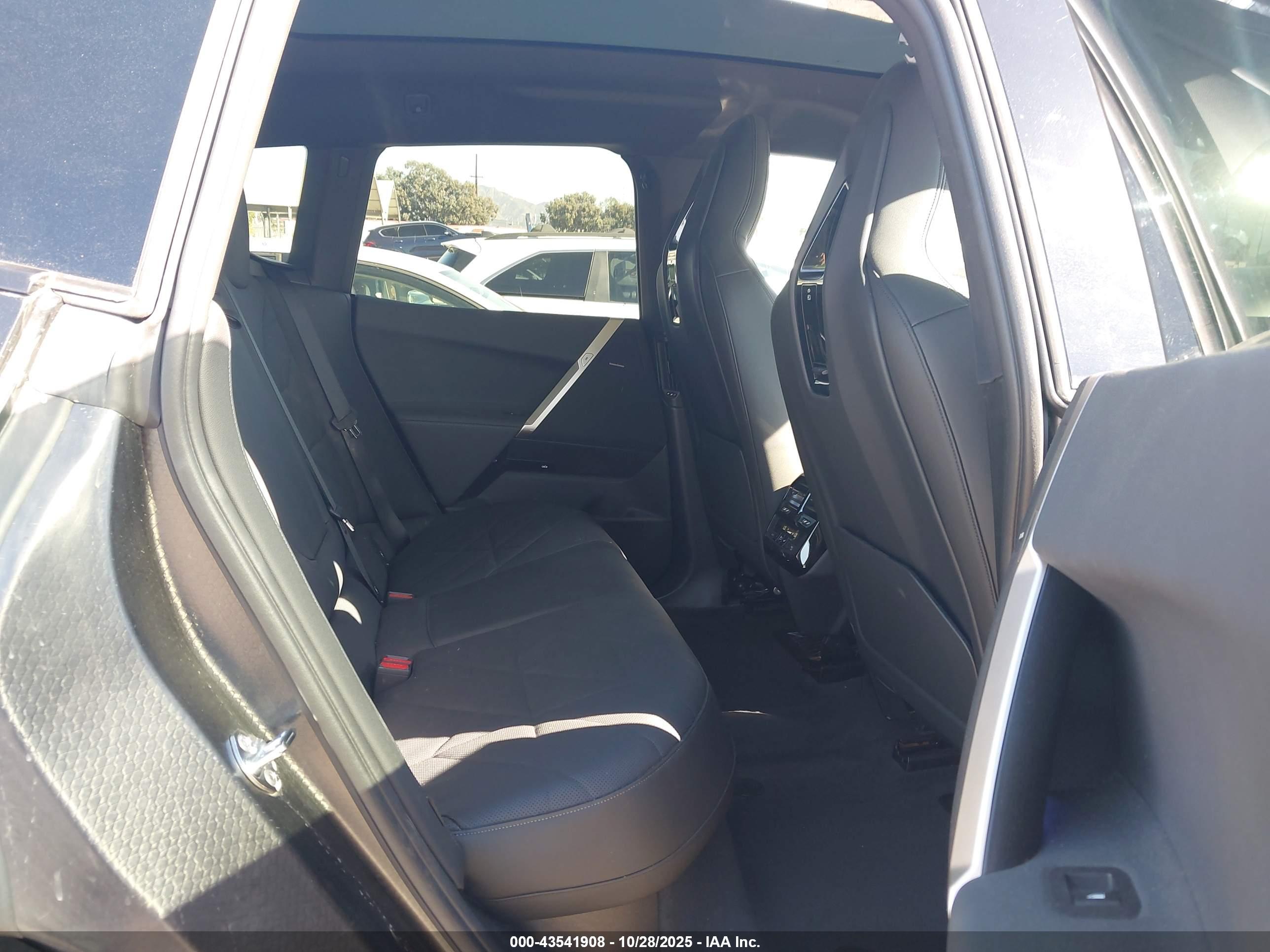BMW IX image 8