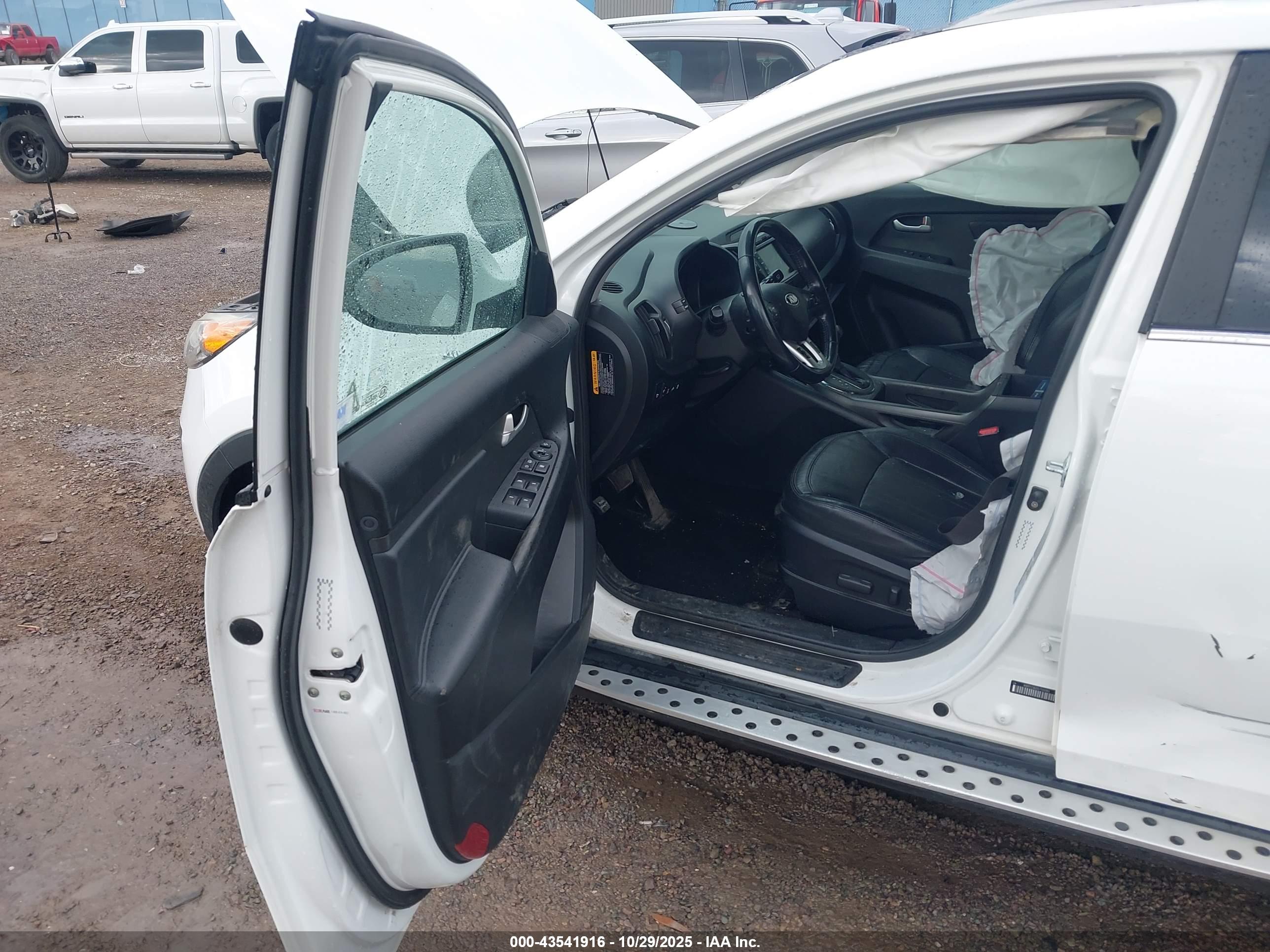 KIA SPORTAGE image 5