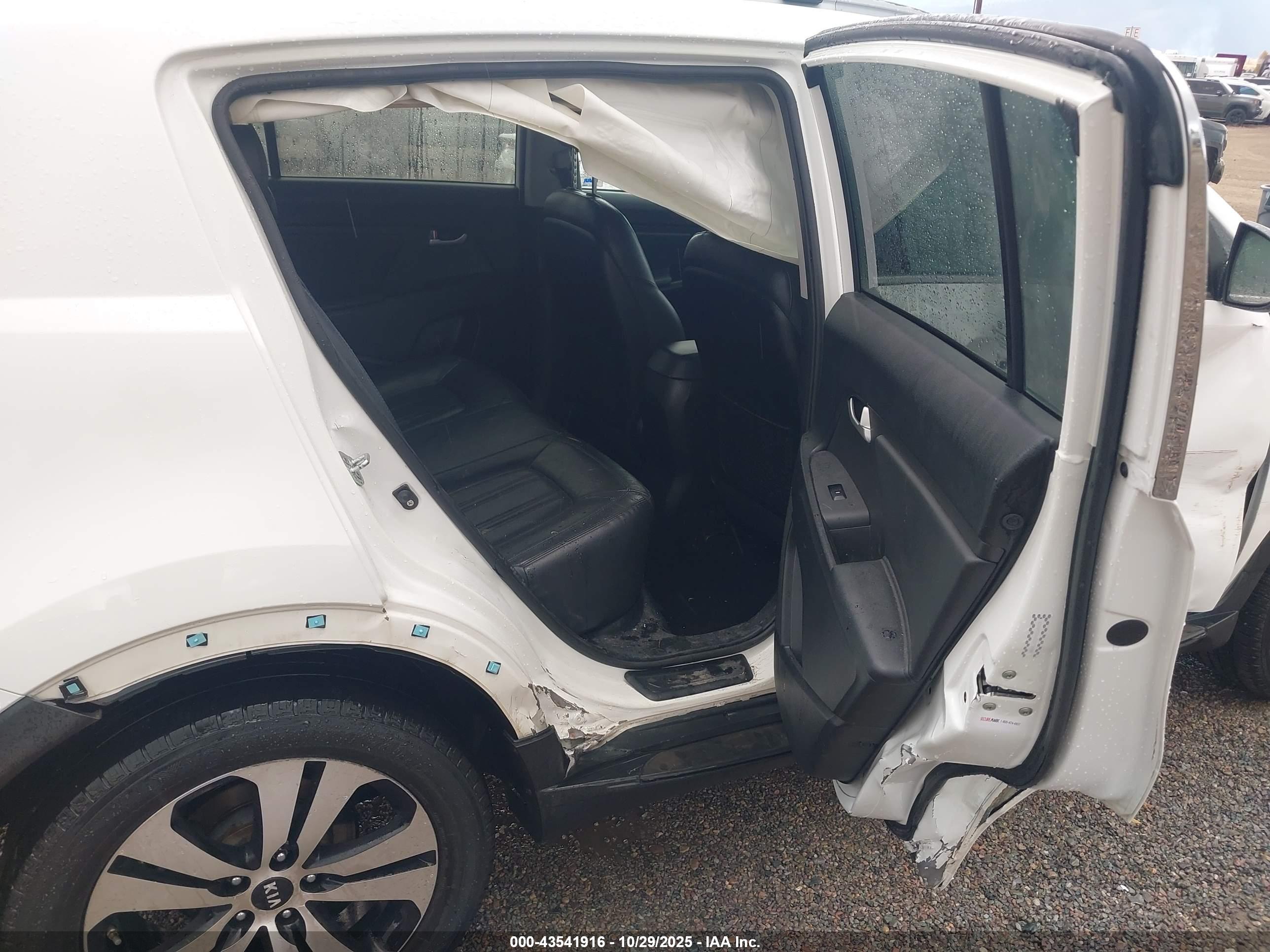 KIA SPORTAGE image 8