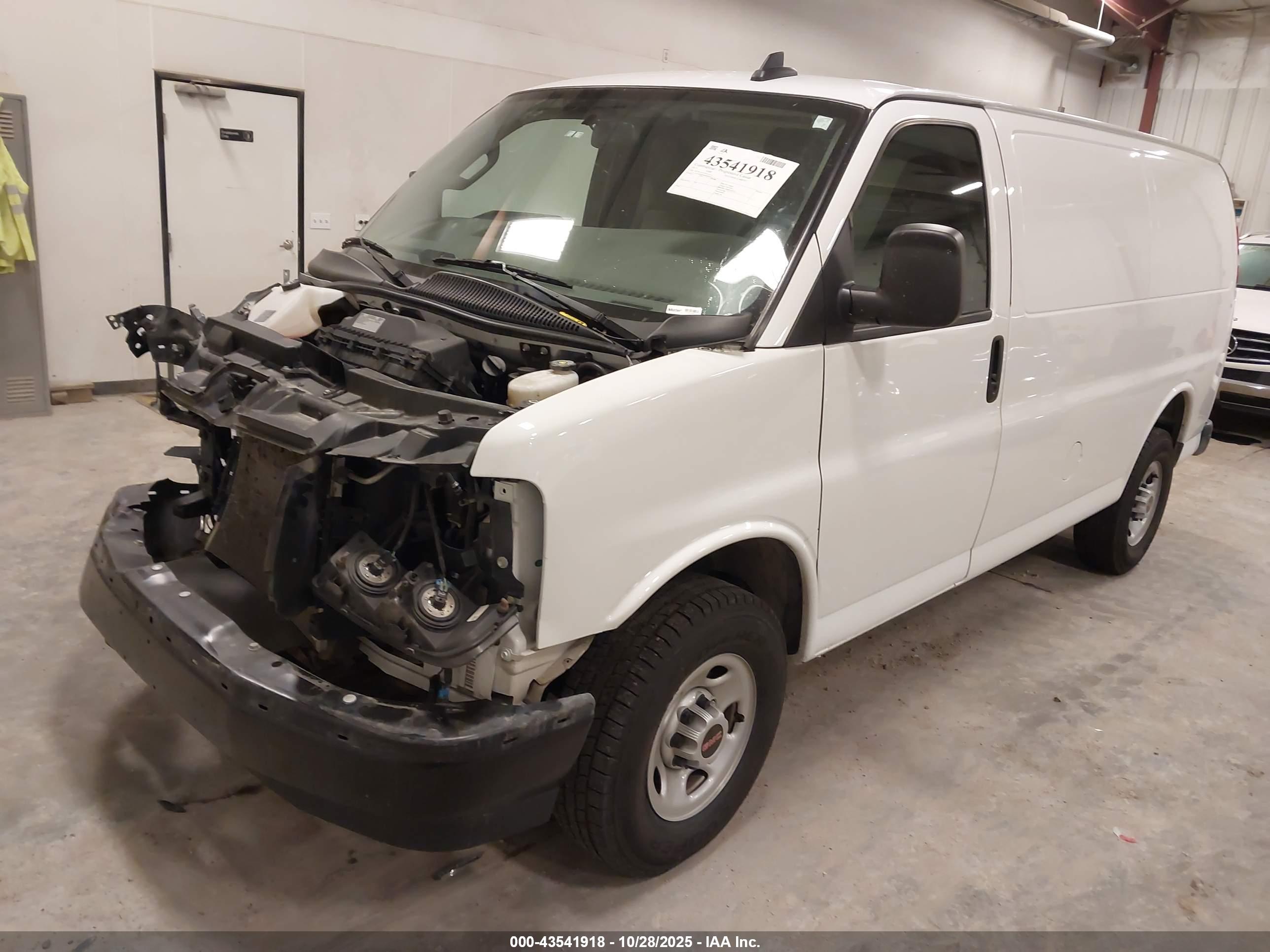 GMC SAVANA image 2
