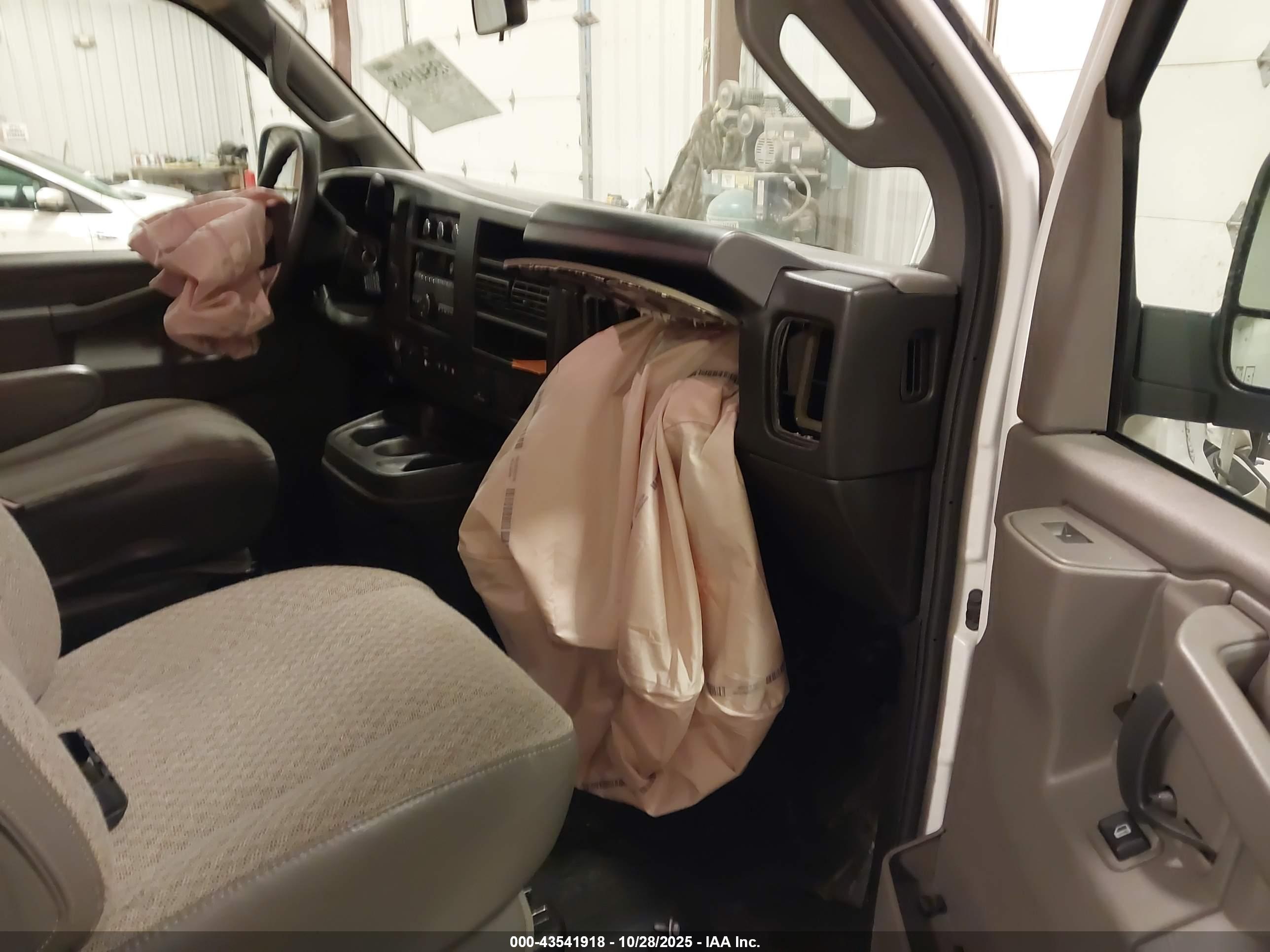 GMC SAVANA image 5