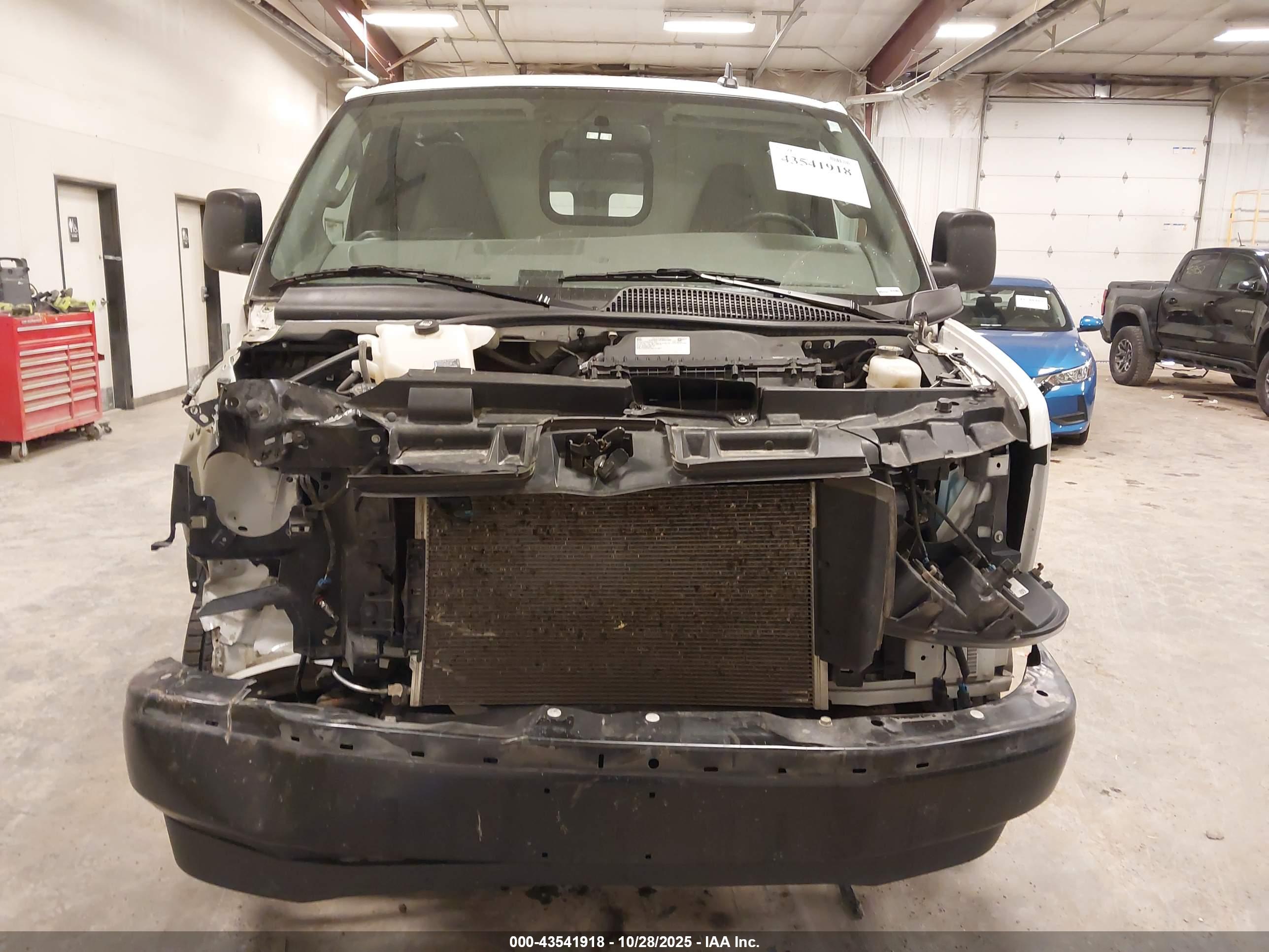 GMC SAVANA image 6