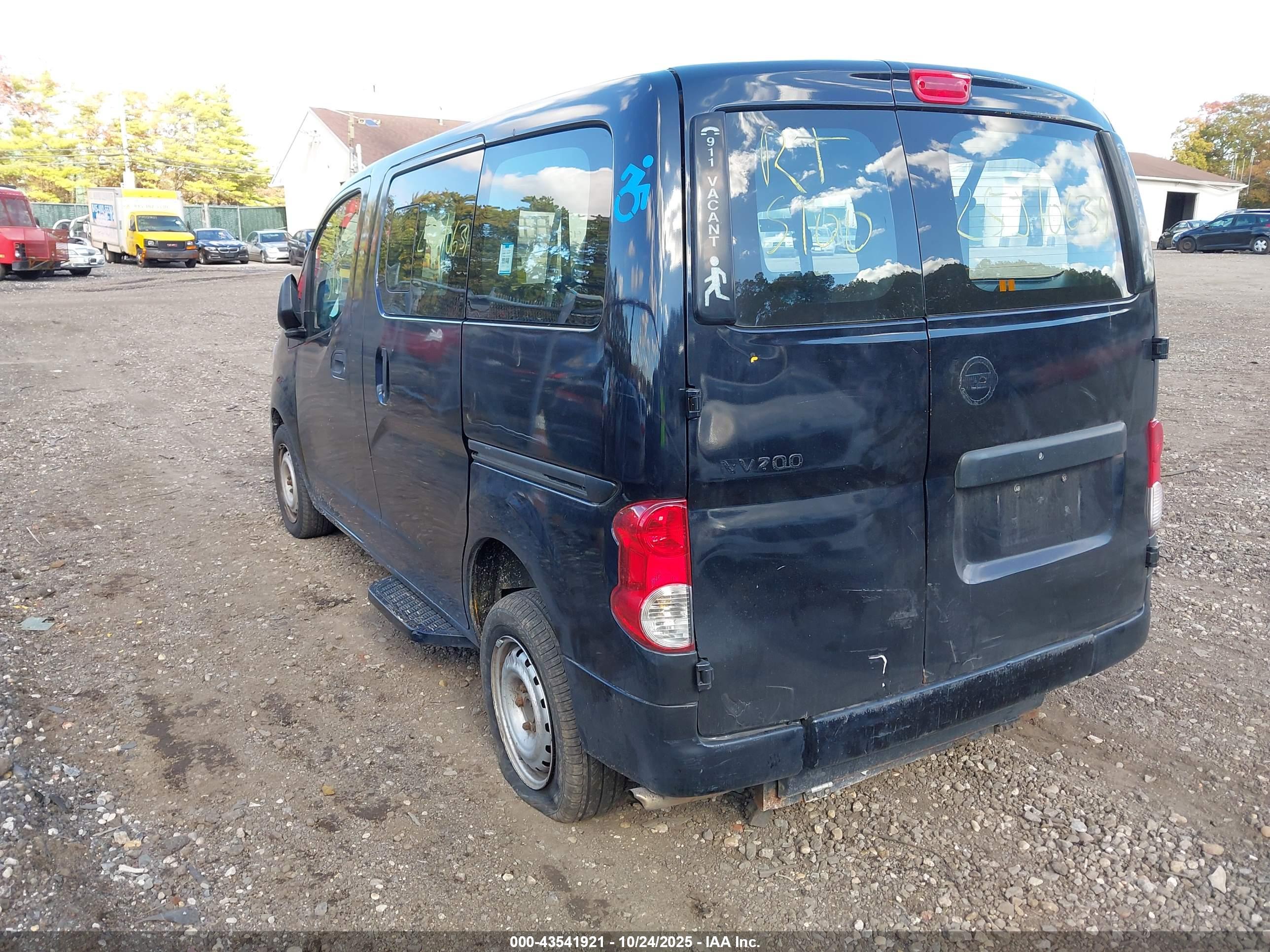 NISSAN NV200 image 3