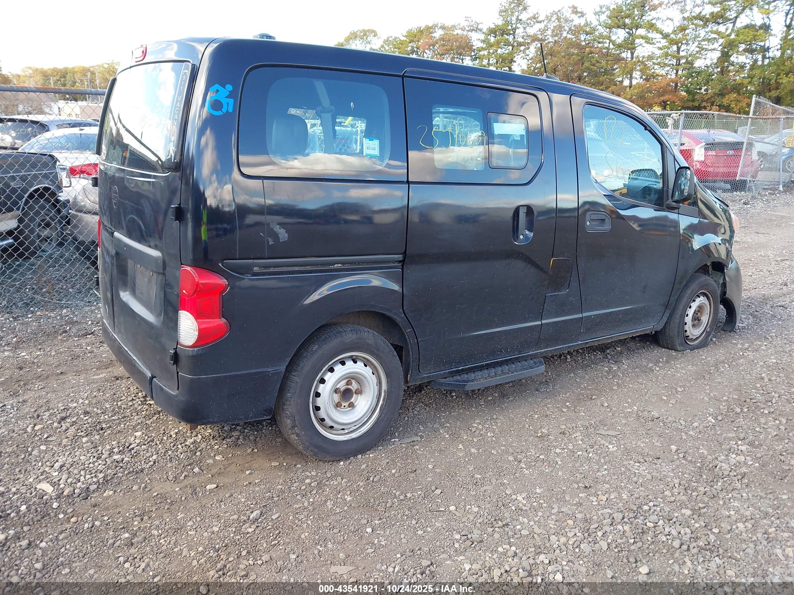 NISSAN NV200 image 4