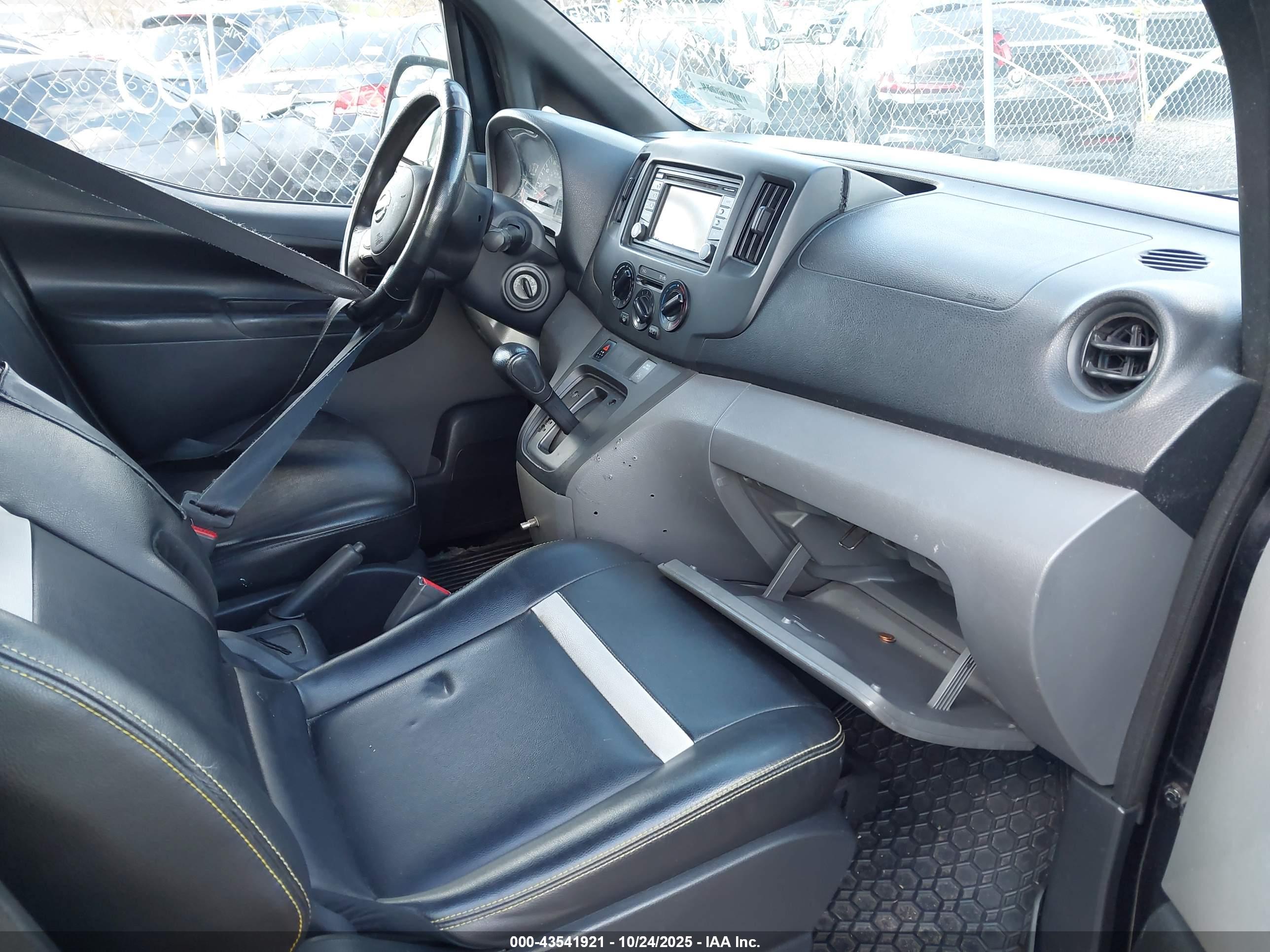 NISSAN NV200 image 5