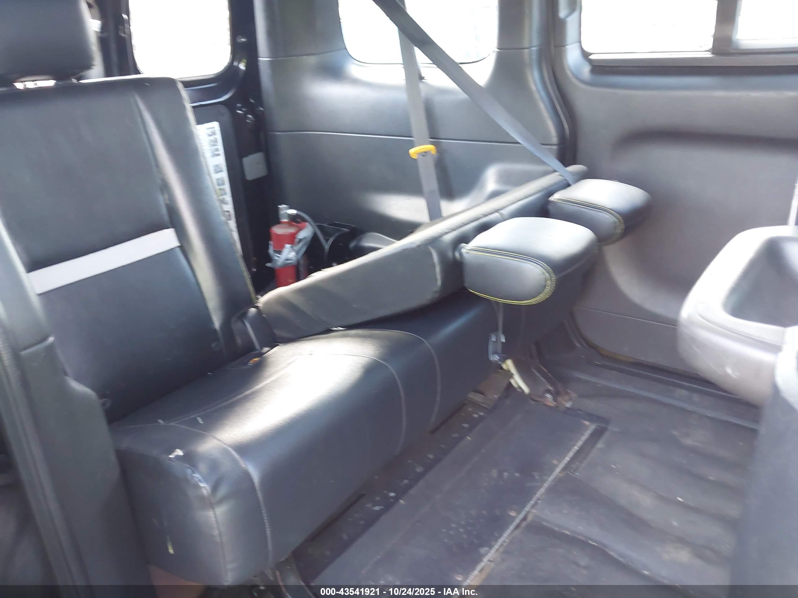 NISSAN NV200 image 8