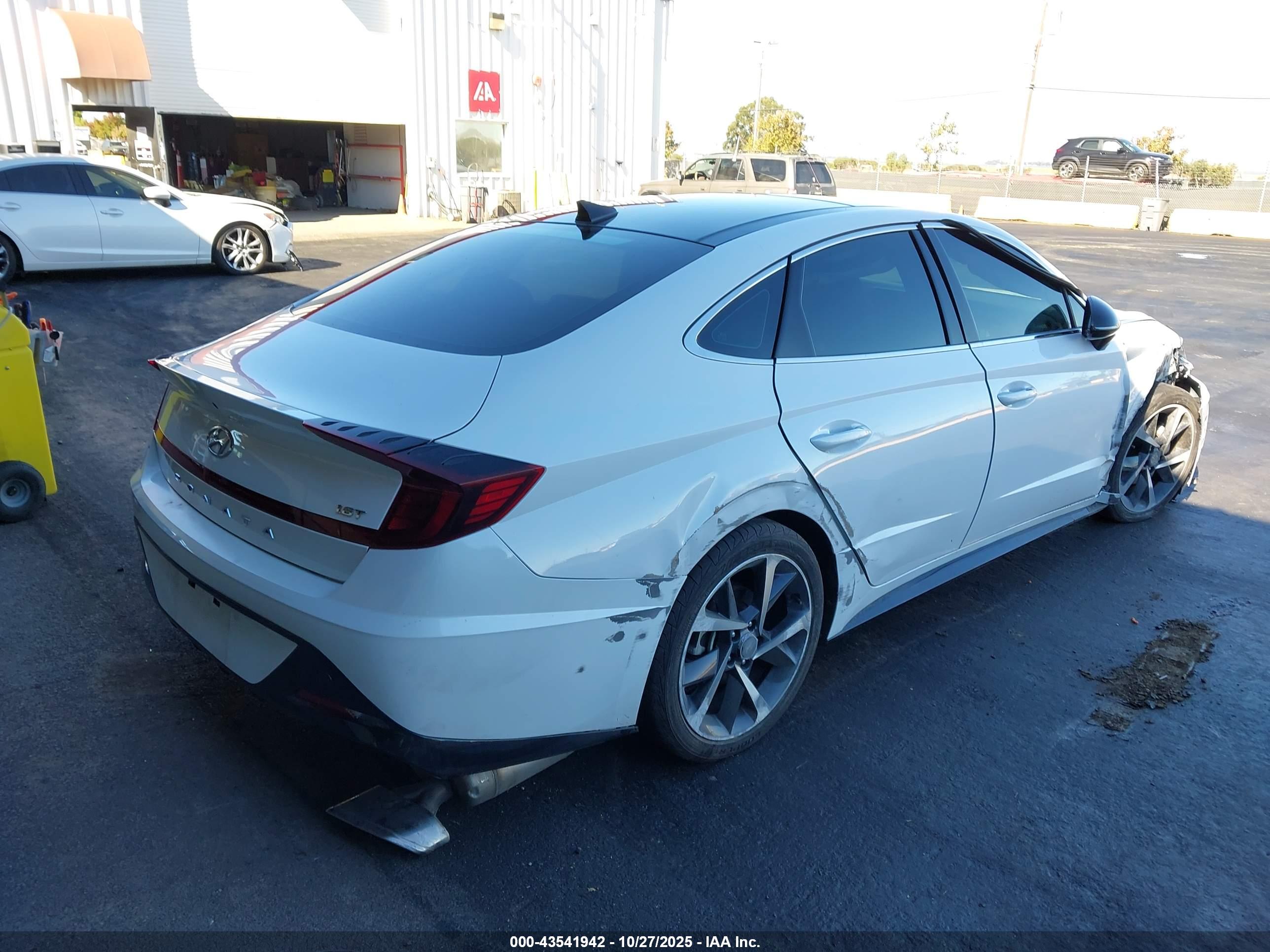 HYUNDAI SONATA image 4
