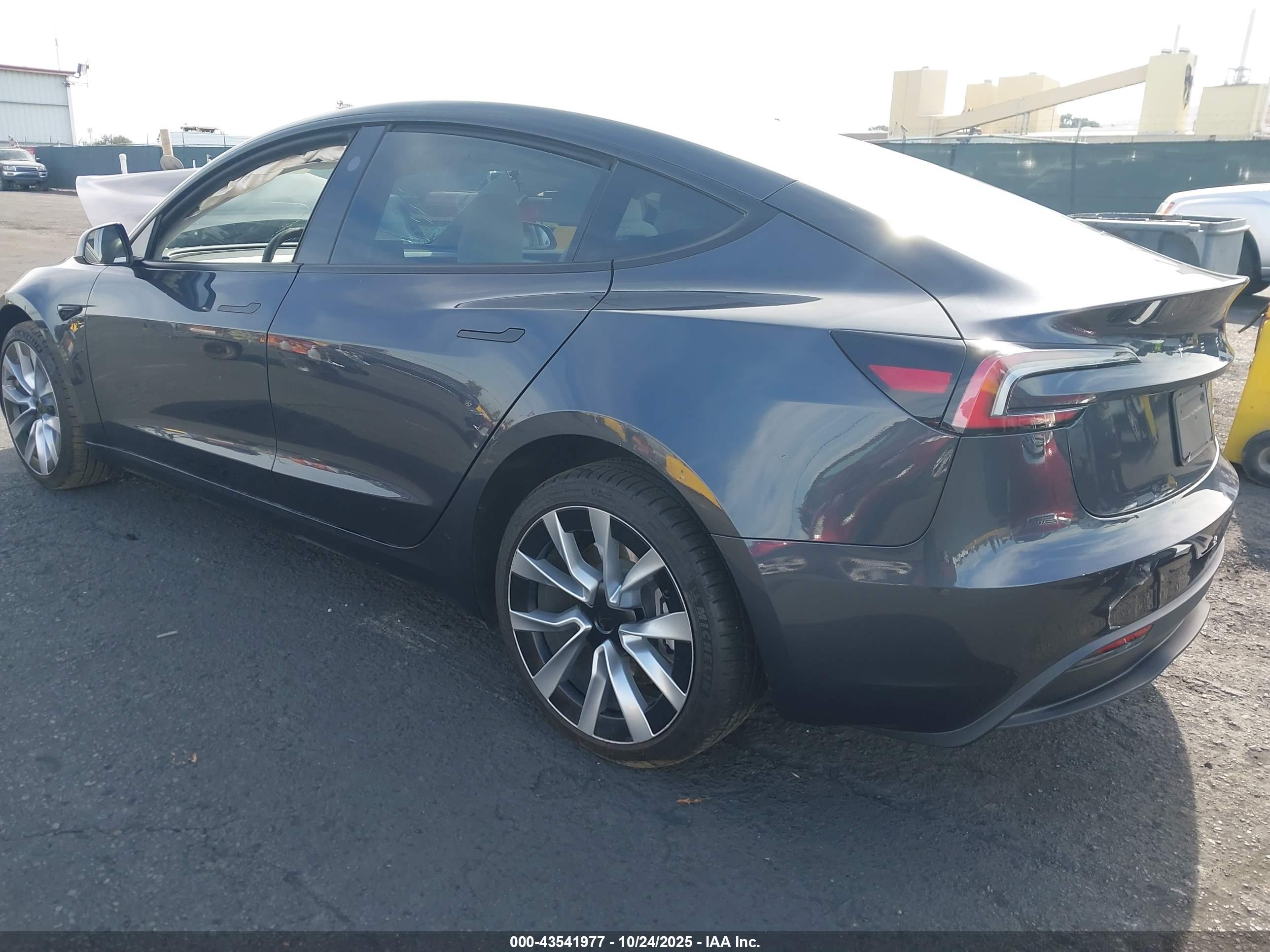 TESLA MODEL image 3