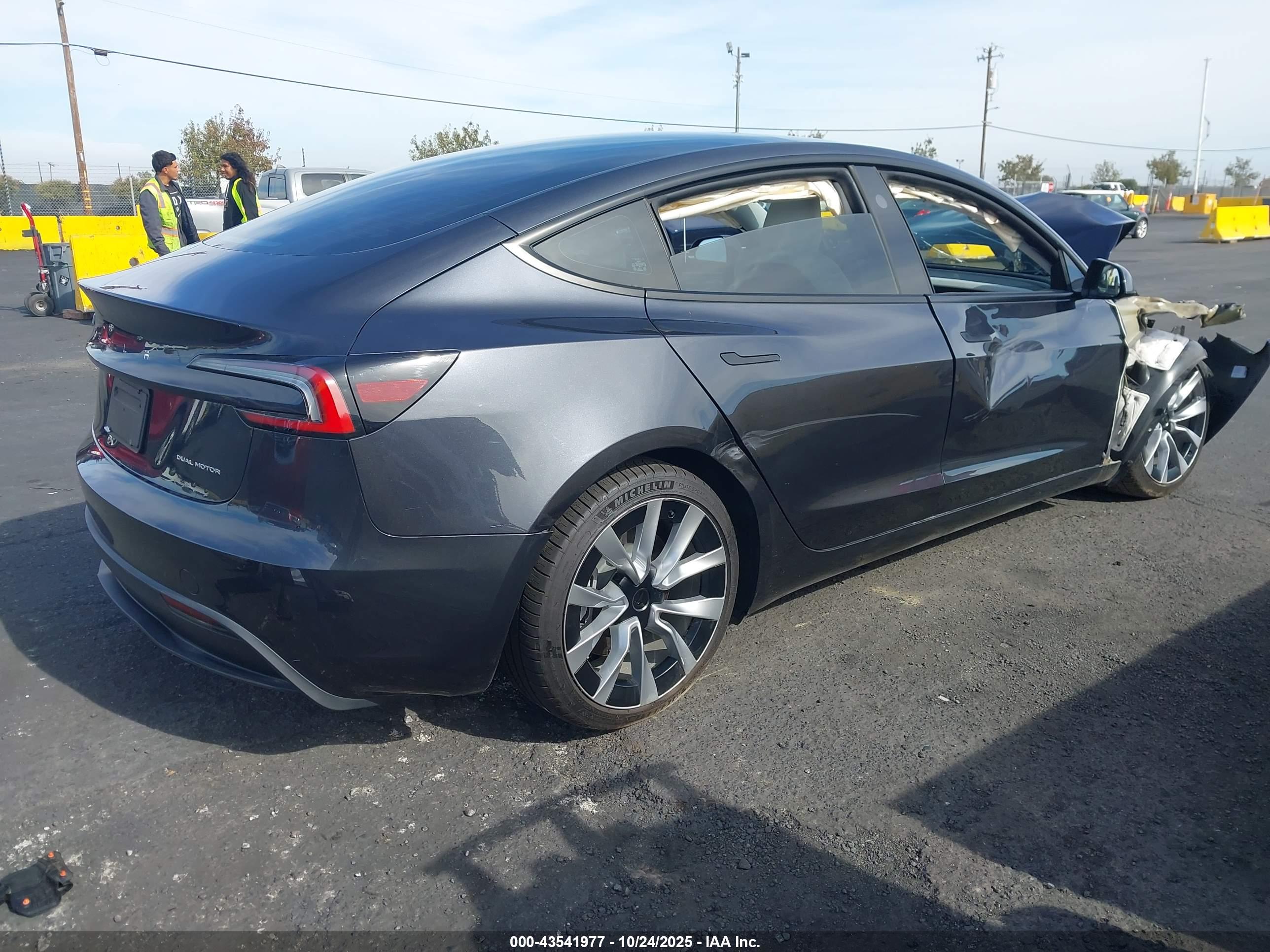 TESLA MODEL image 4