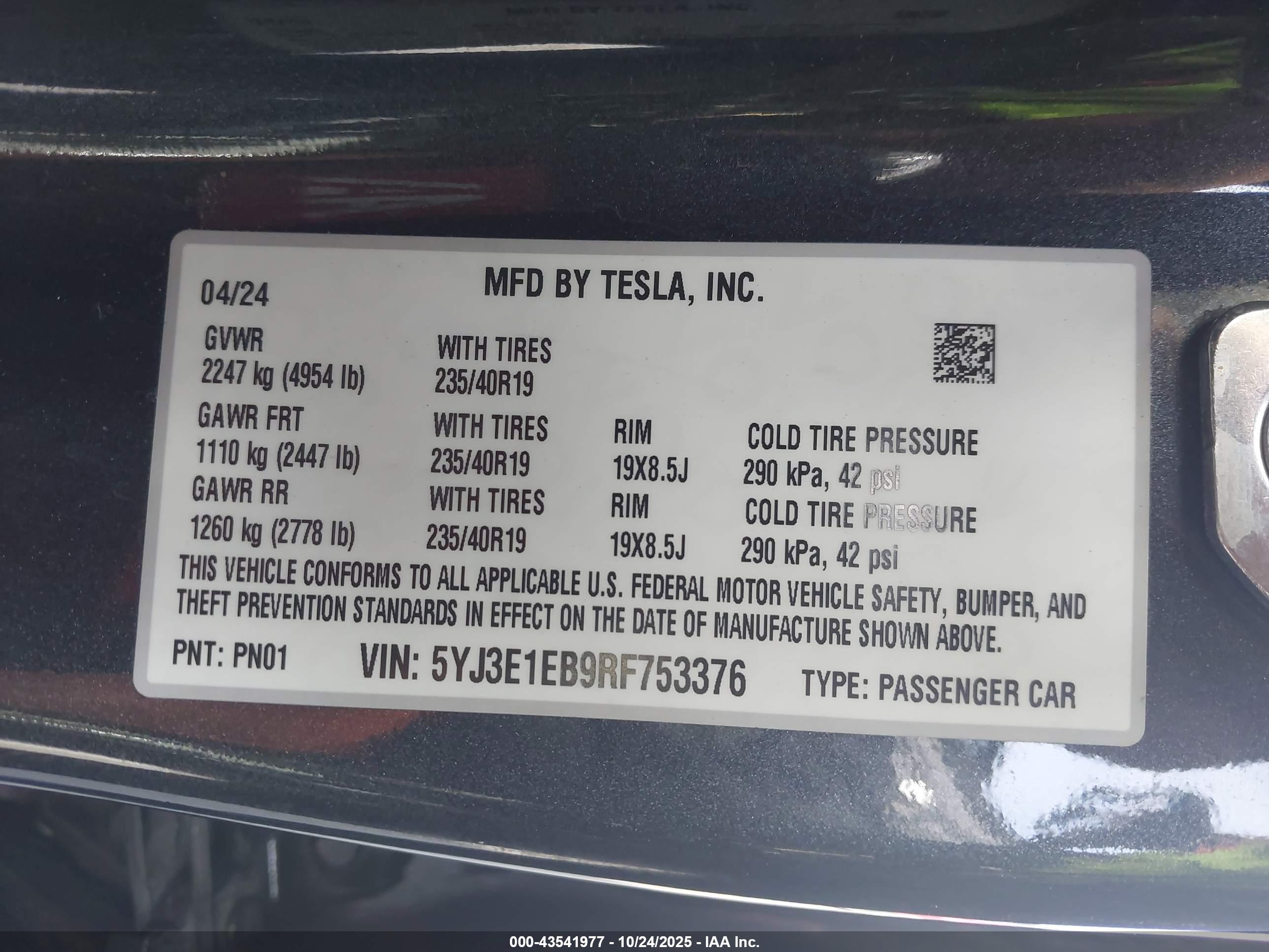 TESLA MODEL image 9