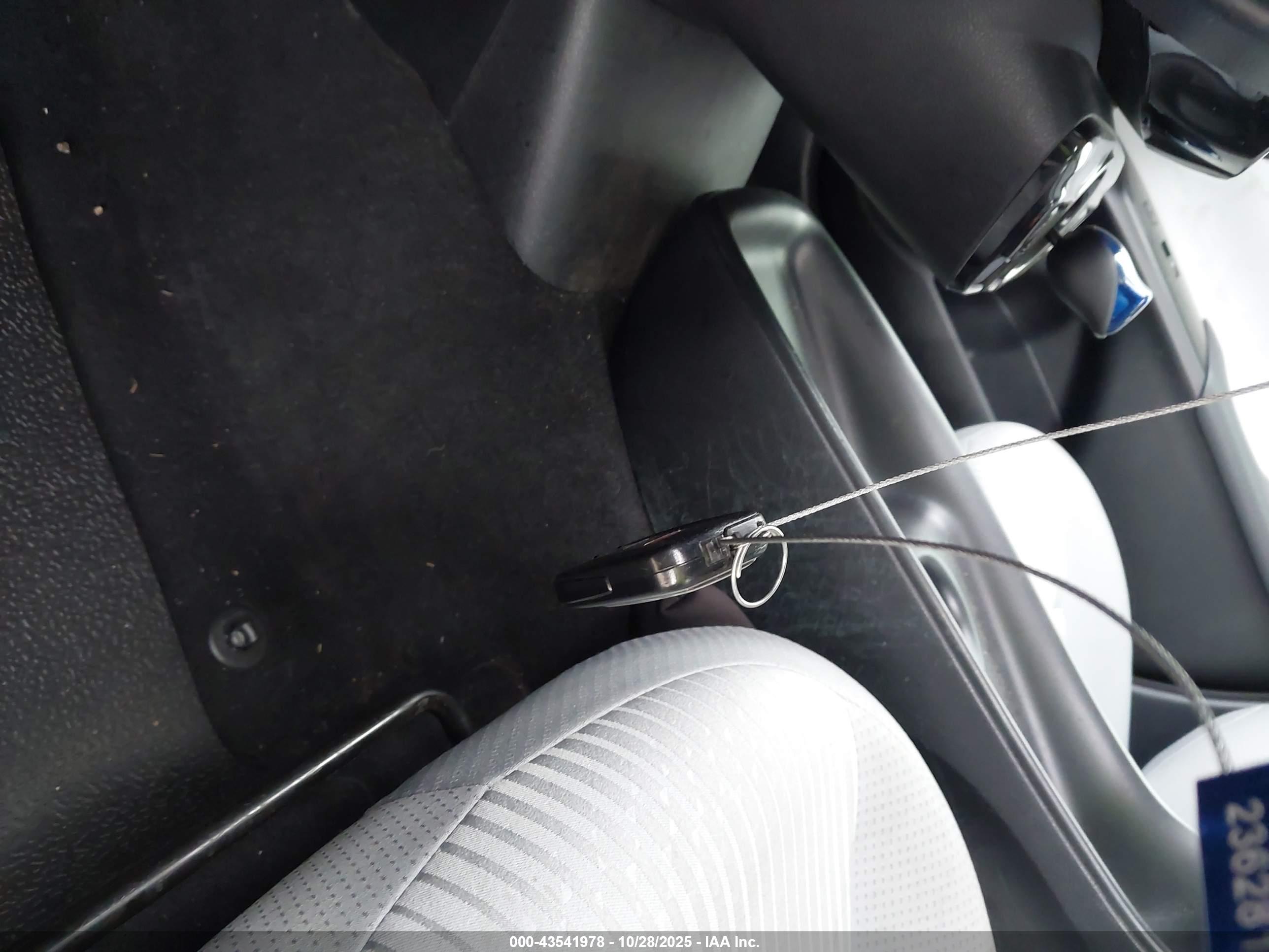 TOYOTA PRIUS image 11