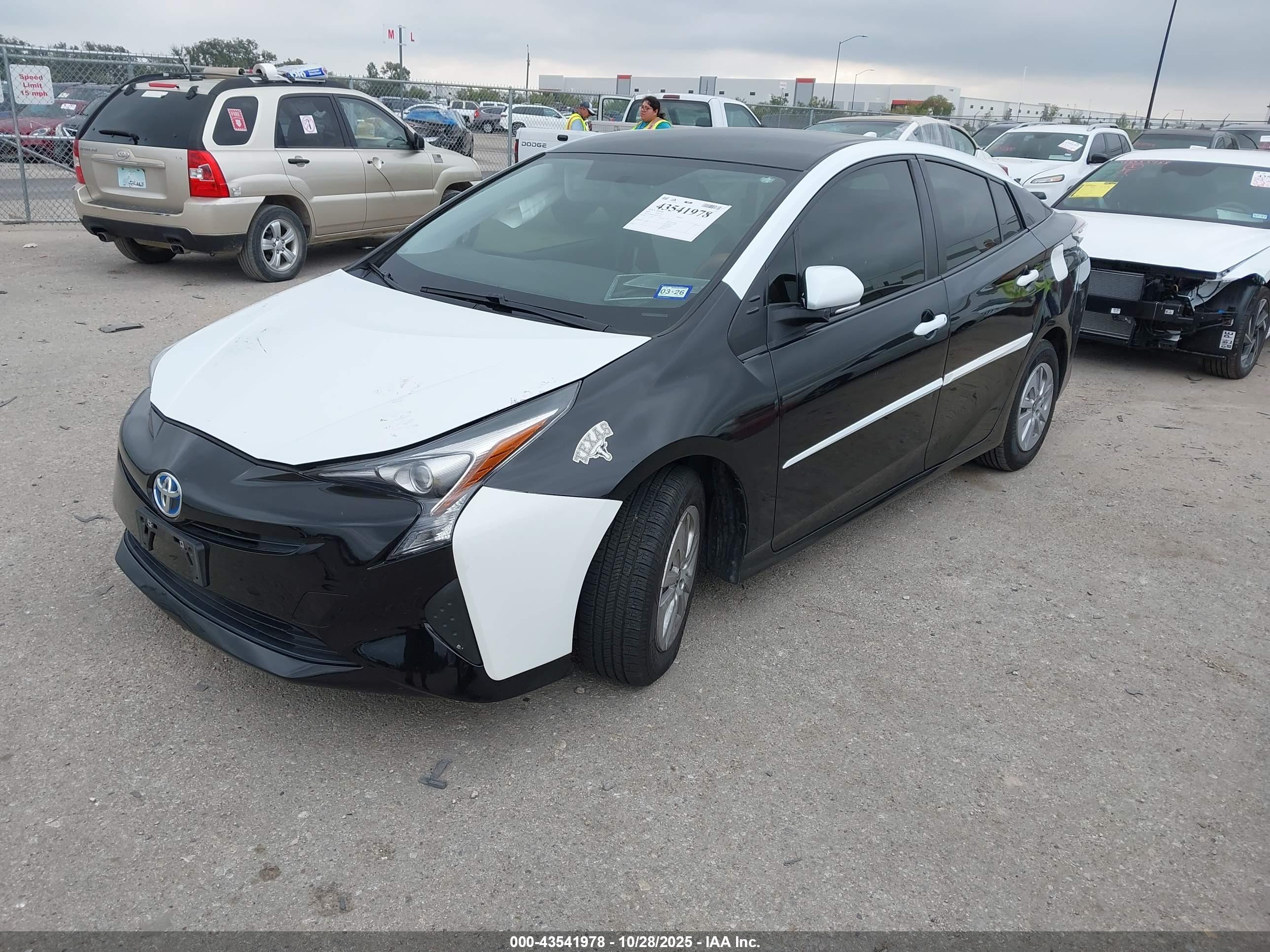 TOYOTA PRIUS image 2