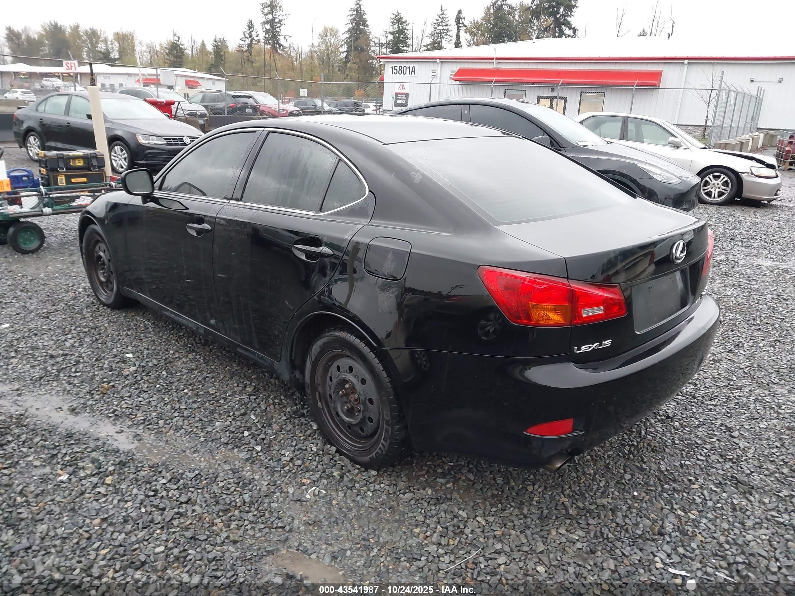 LEXUS IS image 3