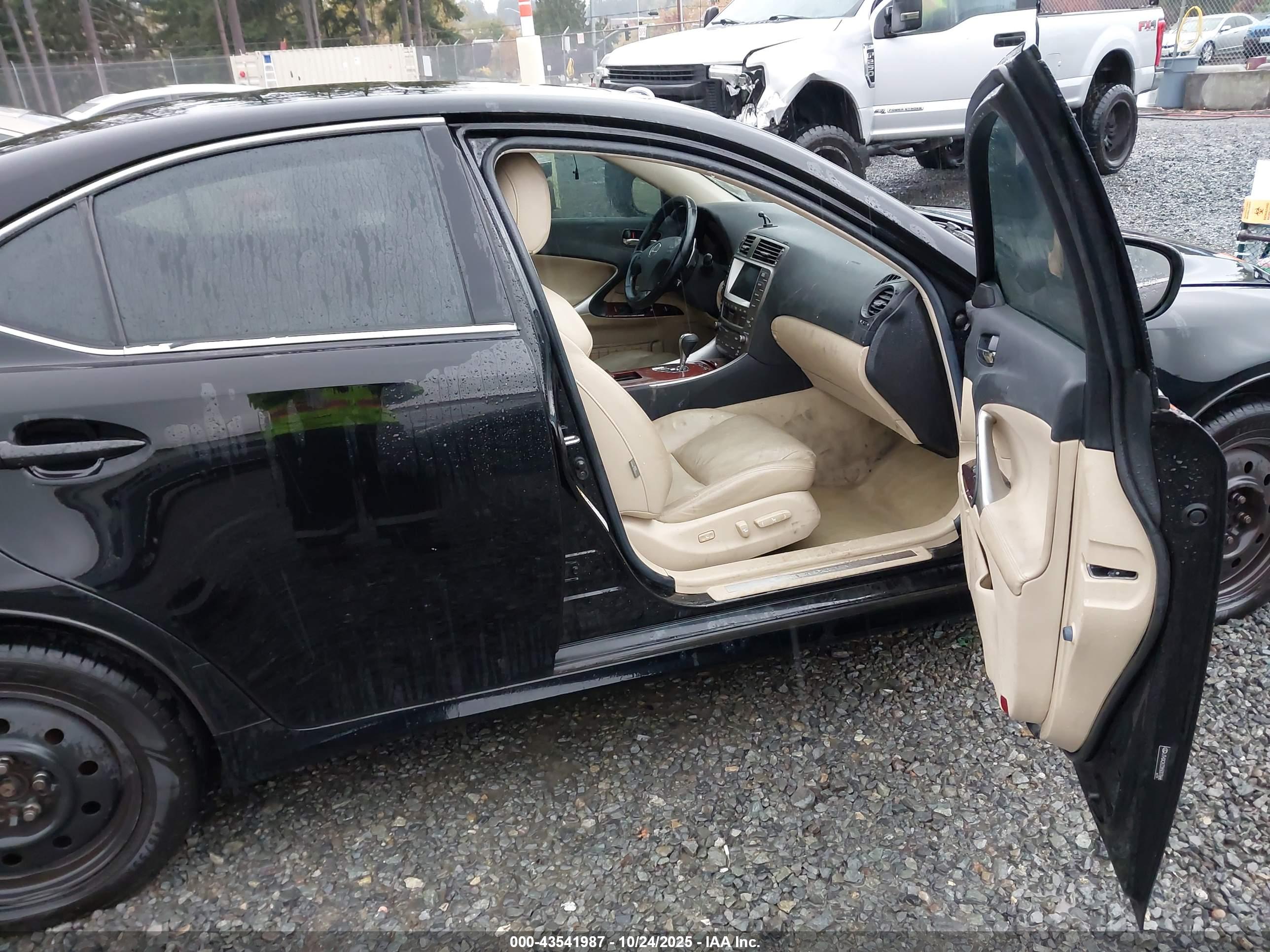 LEXUS IS image 5