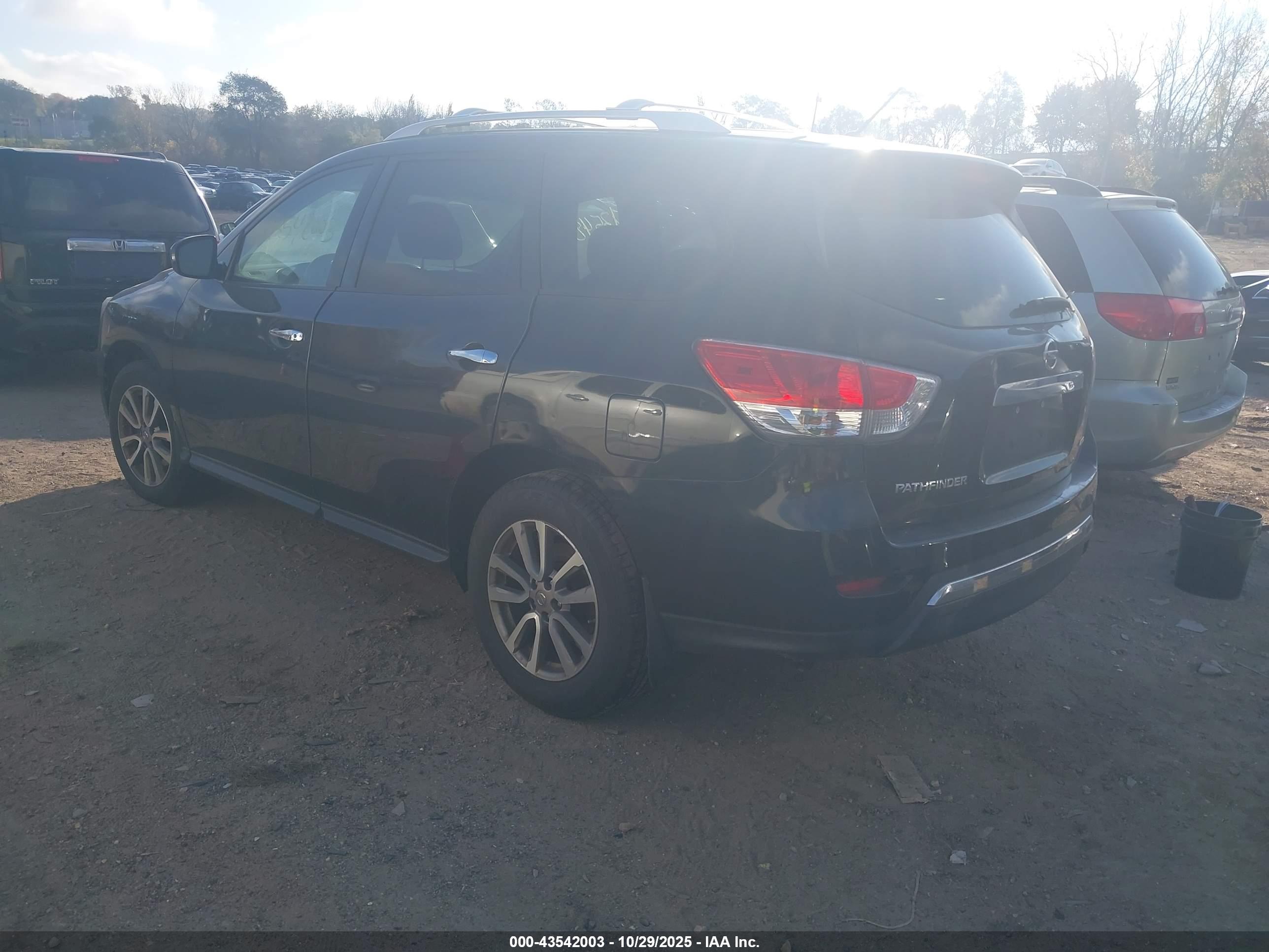 NISSAN PATHFINDER image 3