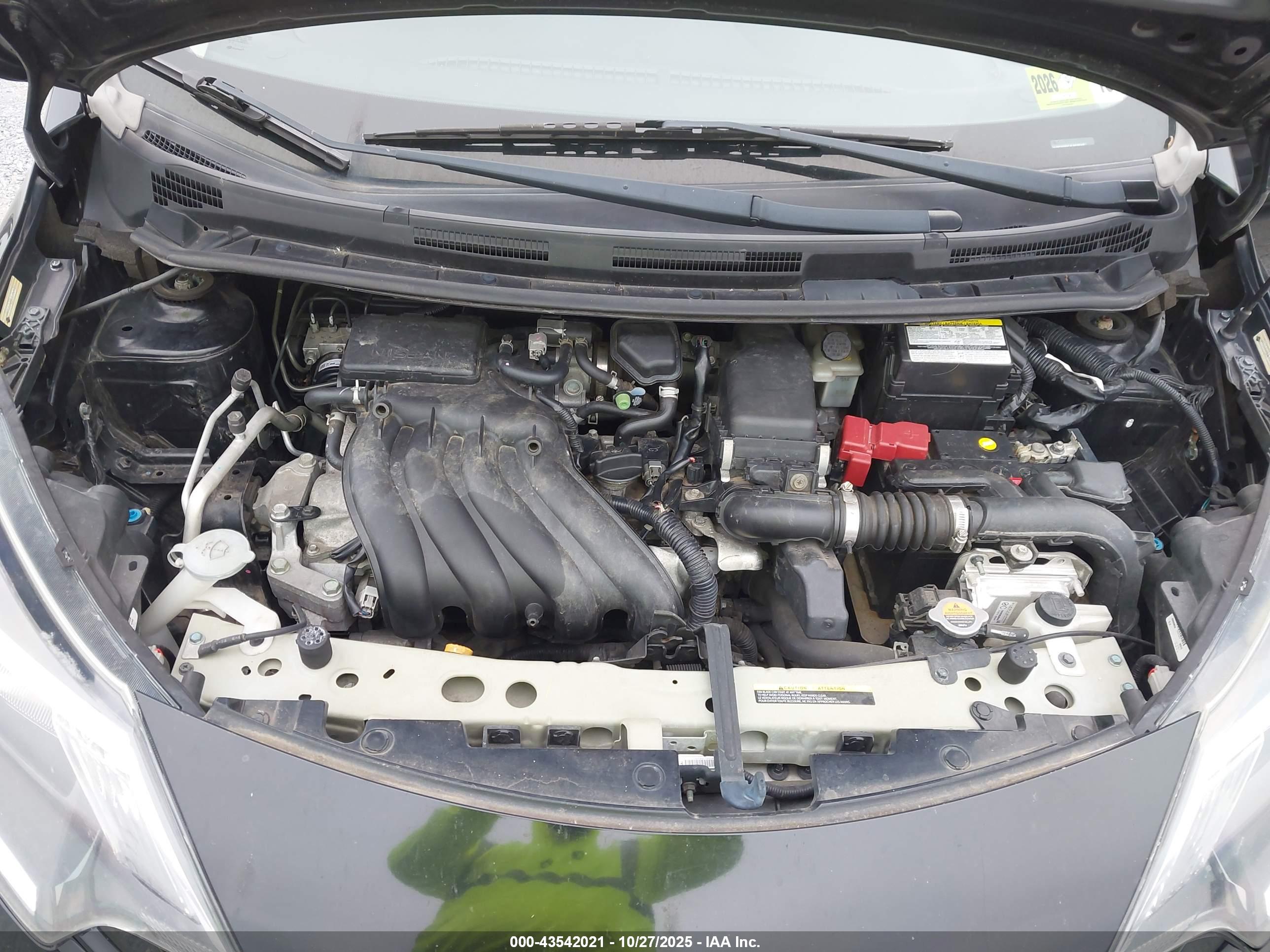 NISSAN VERSA image 10