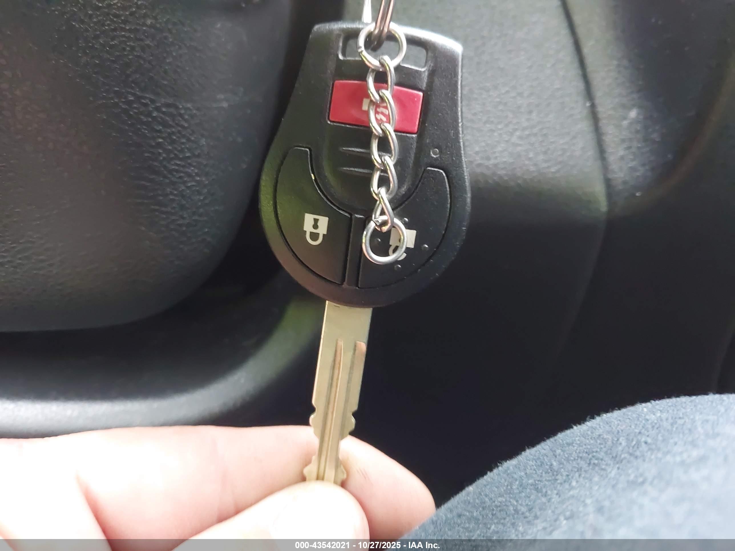 NISSAN VERSA image 11