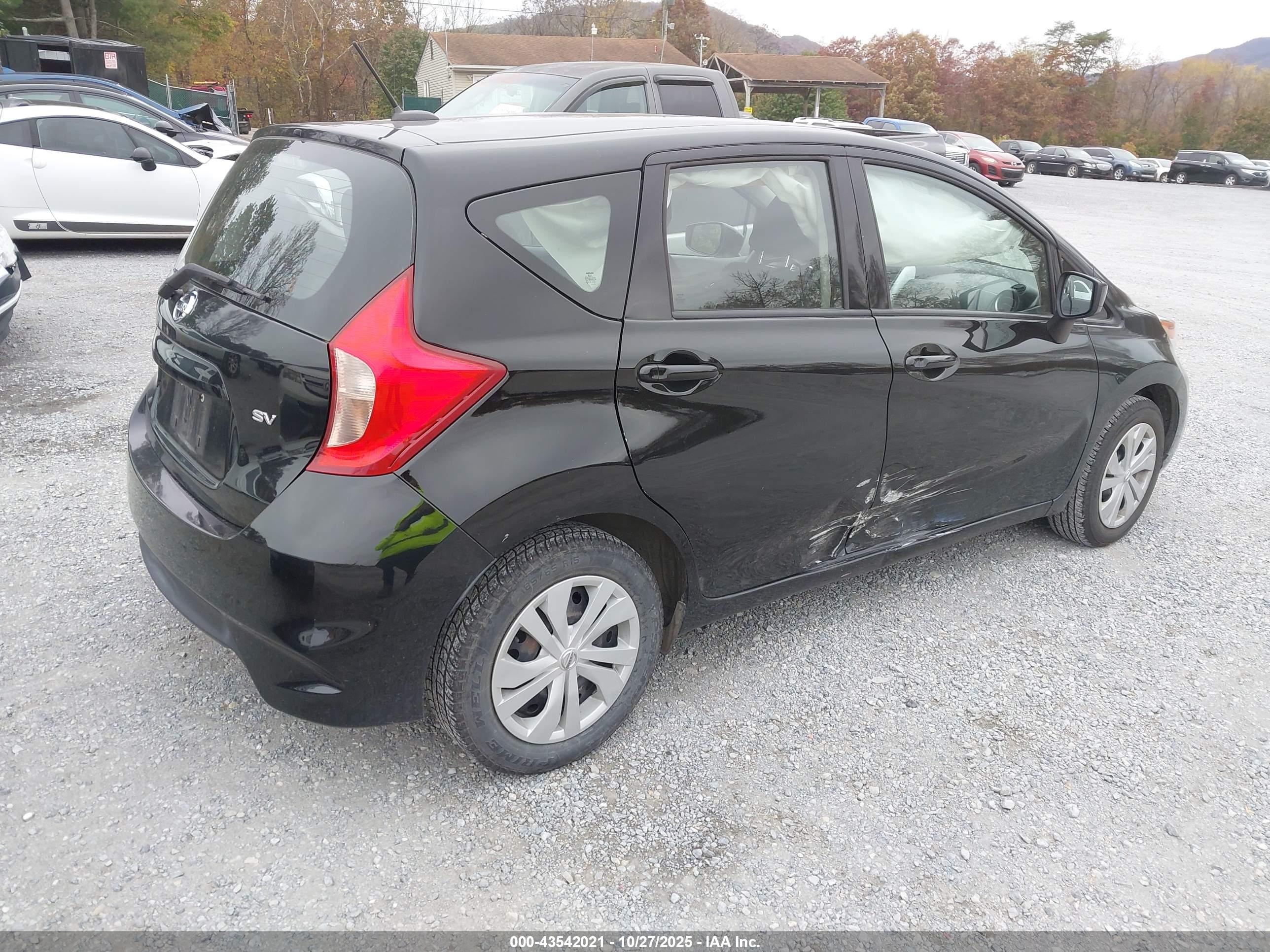 NISSAN VERSA image 4