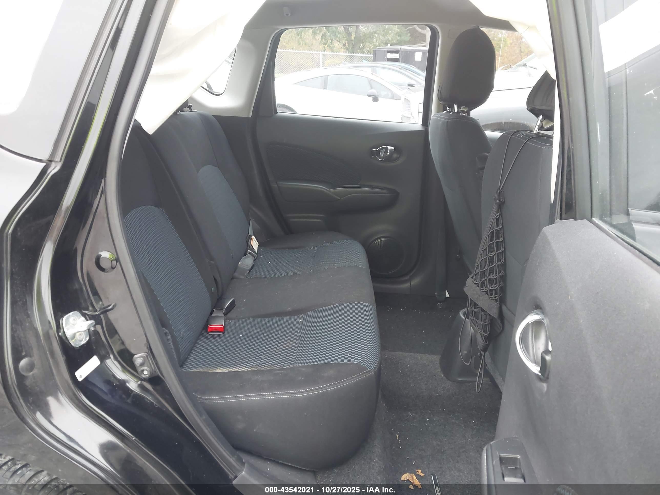 NISSAN VERSA image 8