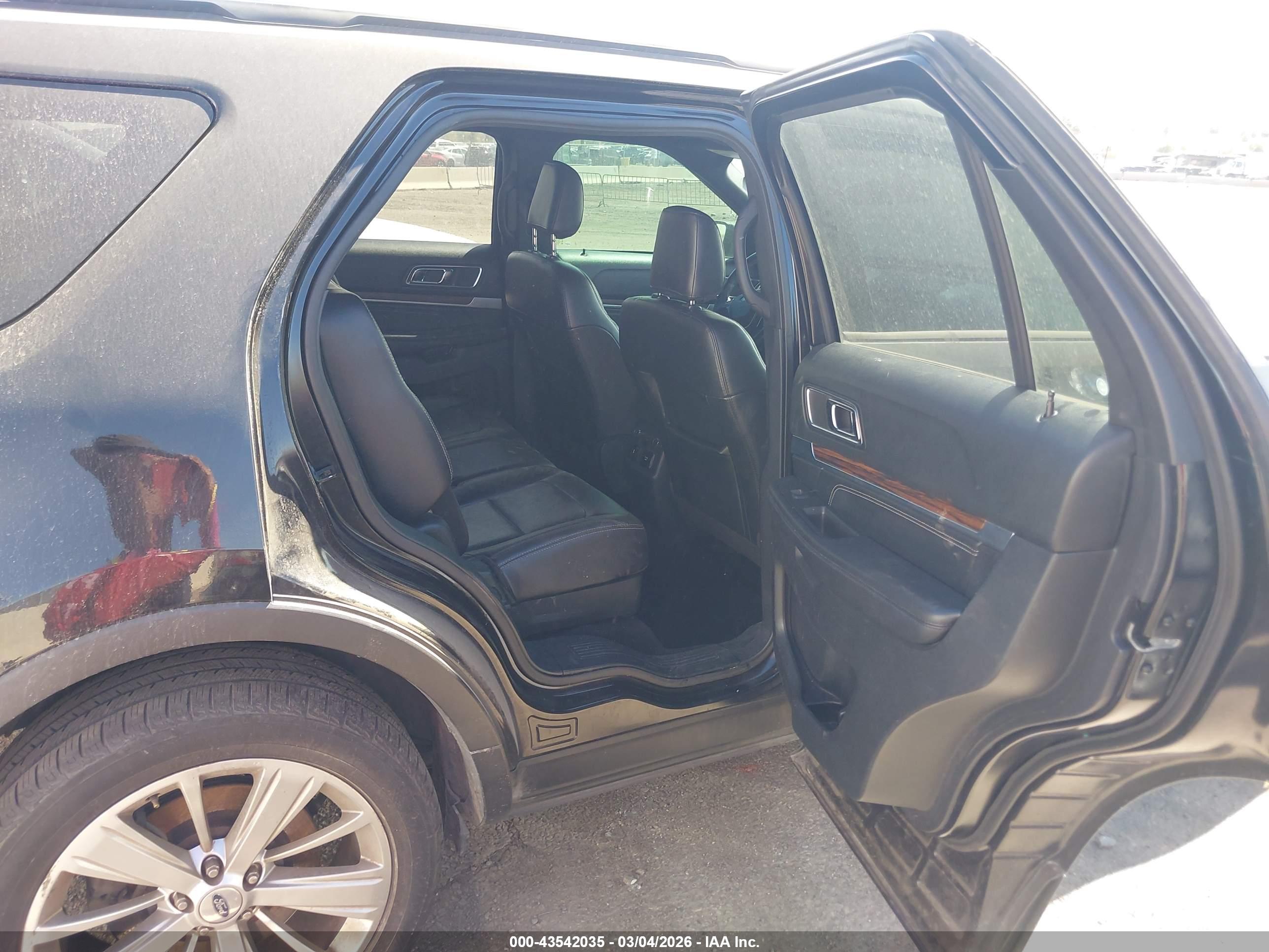 FORD EXPLORER image 8