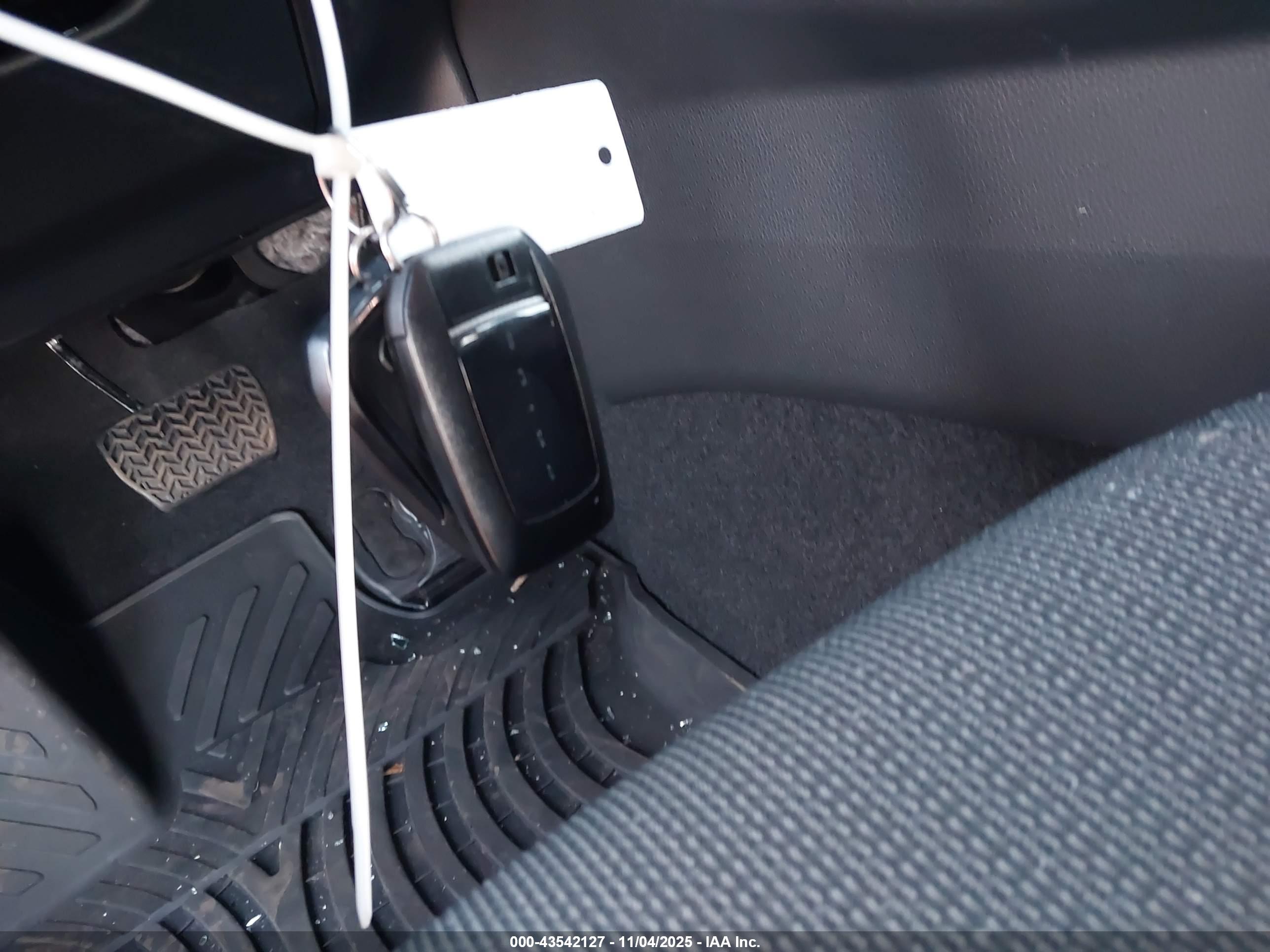 TOYOTA PRIUS image 11