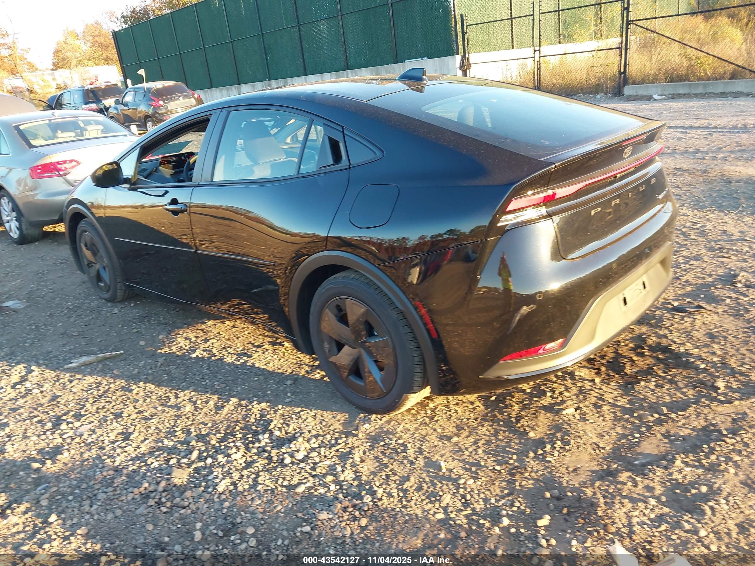 TOYOTA PRIUS image 3