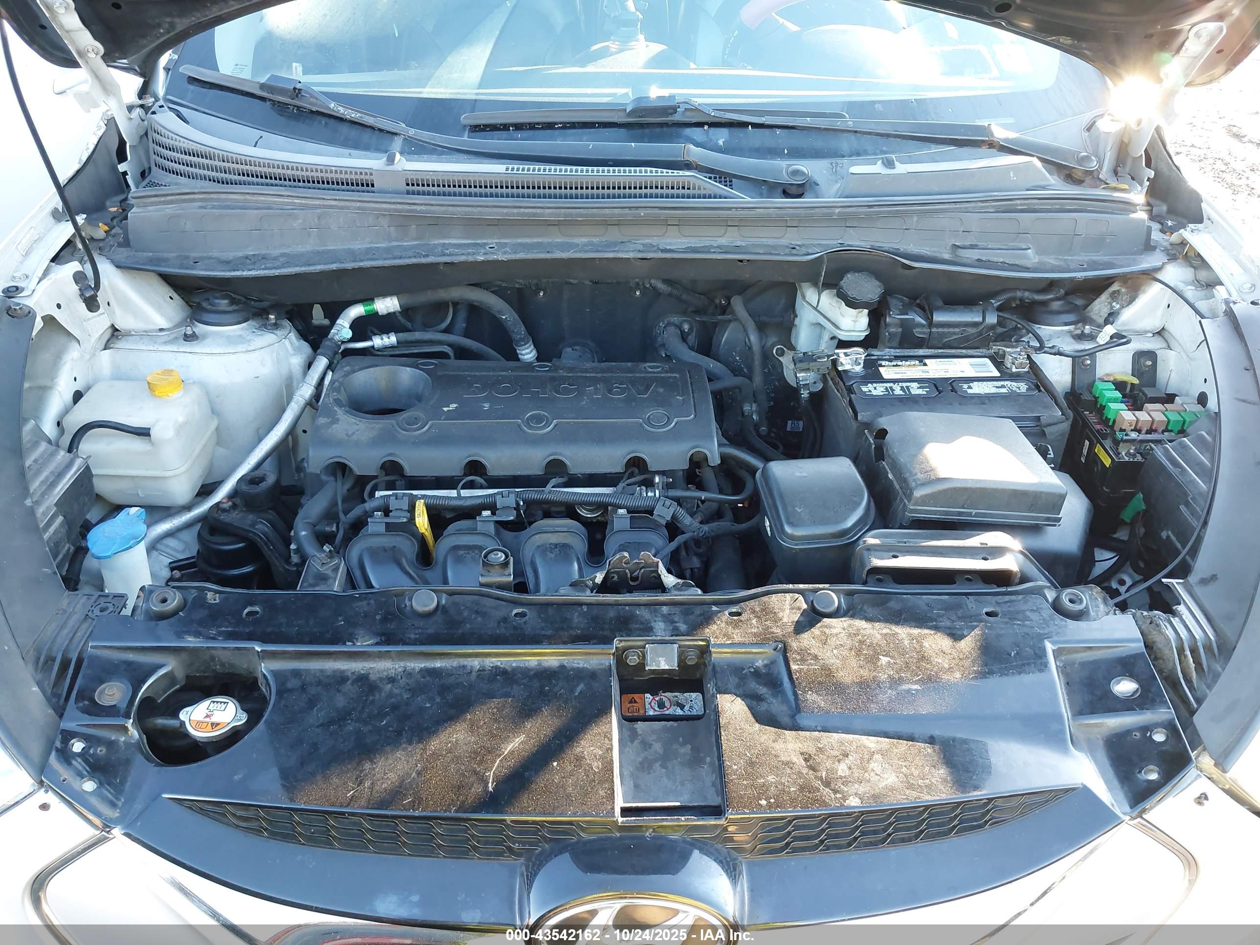 HYUNDAI TUCSON image 10
