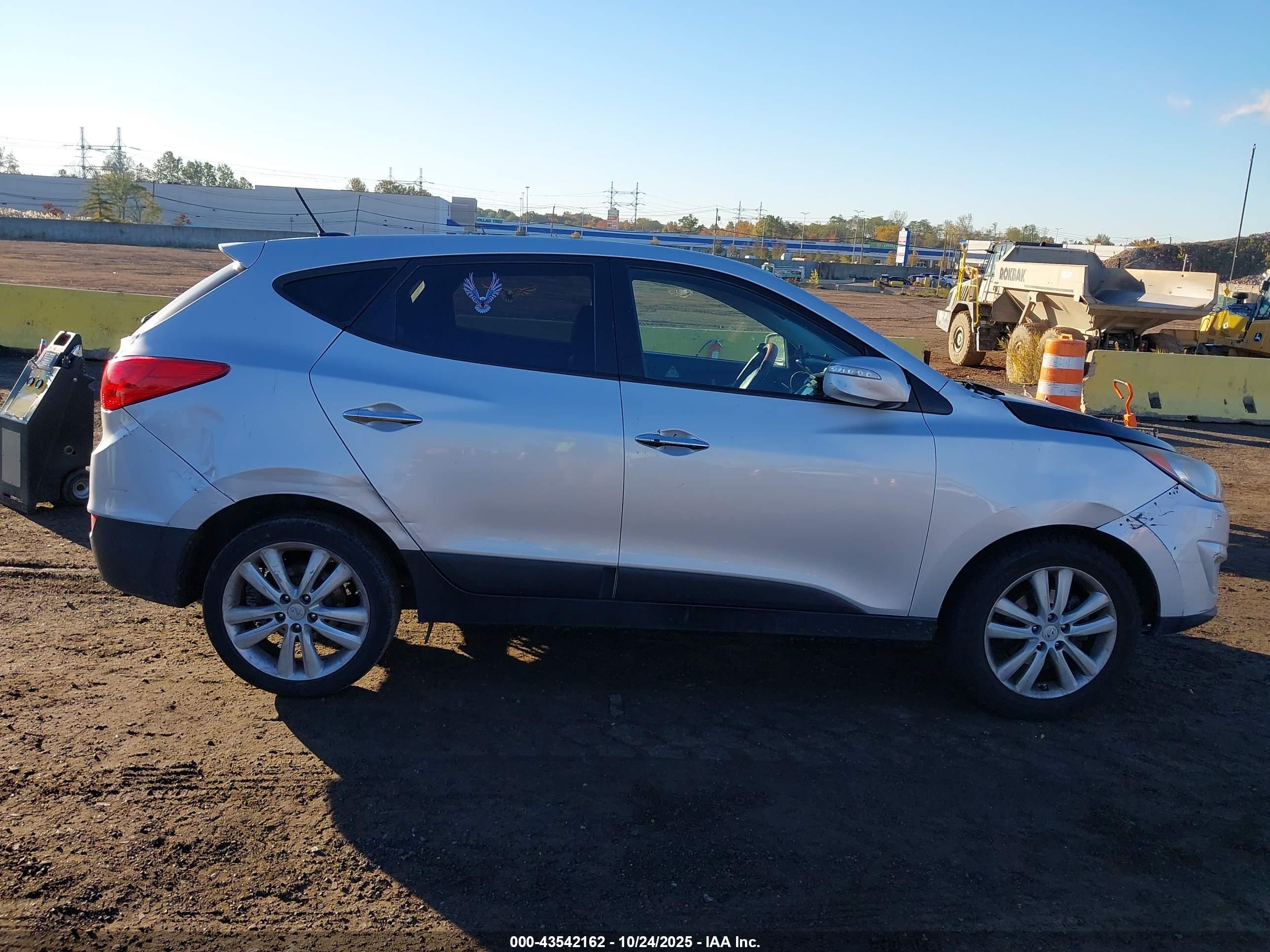 HYUNDAI TUCSON image 6
