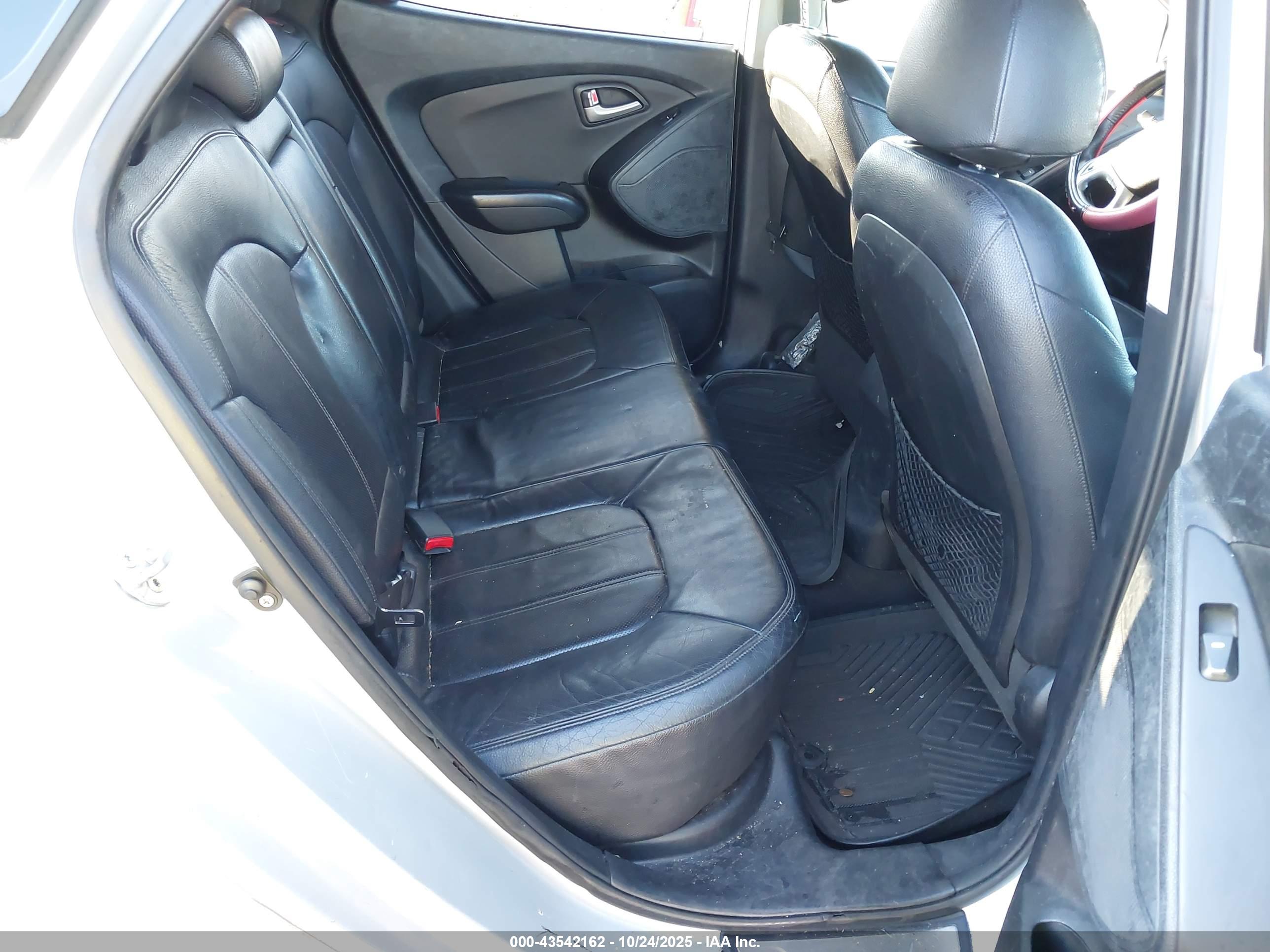 HYUNDAI TUCSON image 8