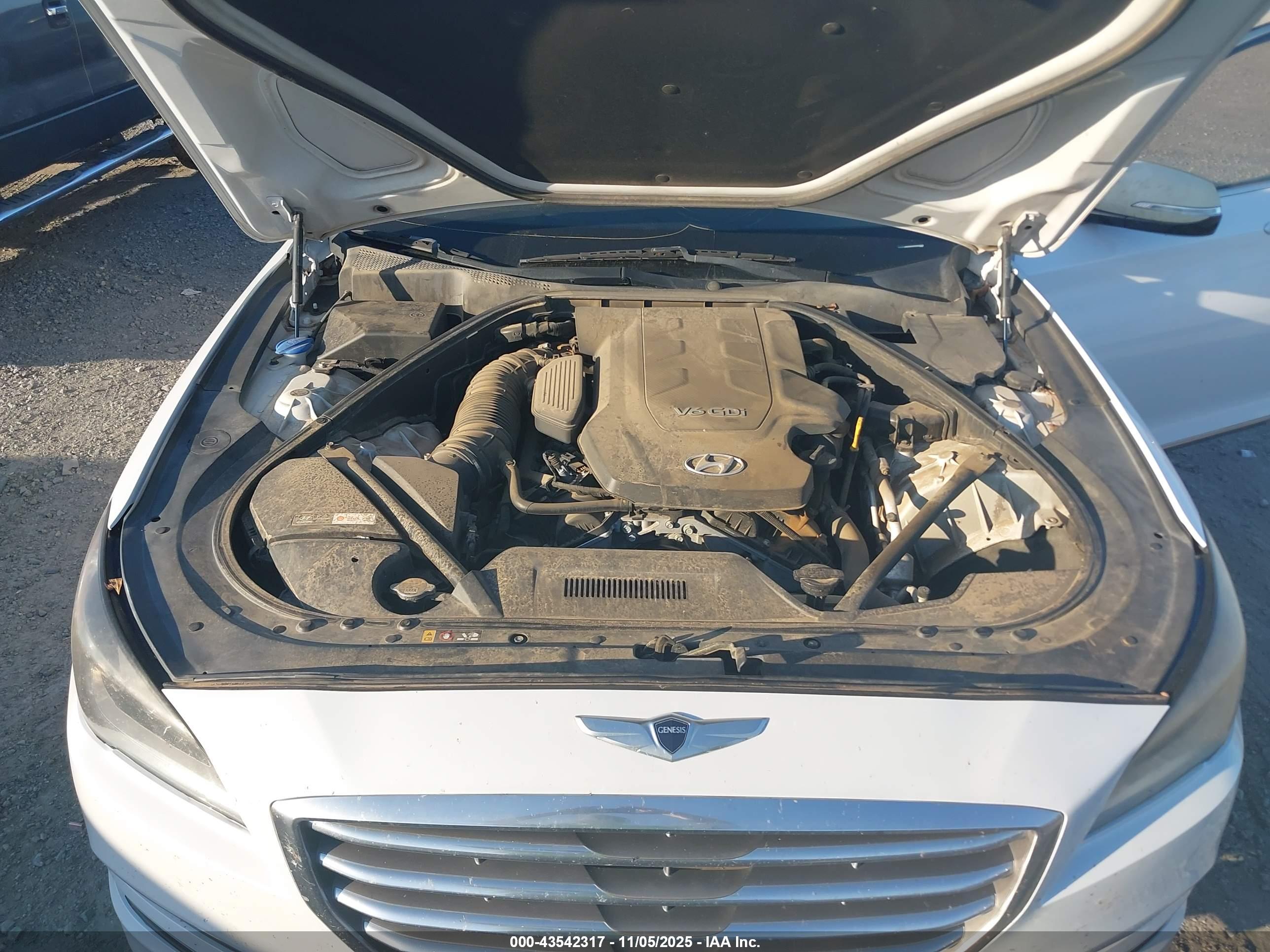 HYUNDAI GENESIS image 10