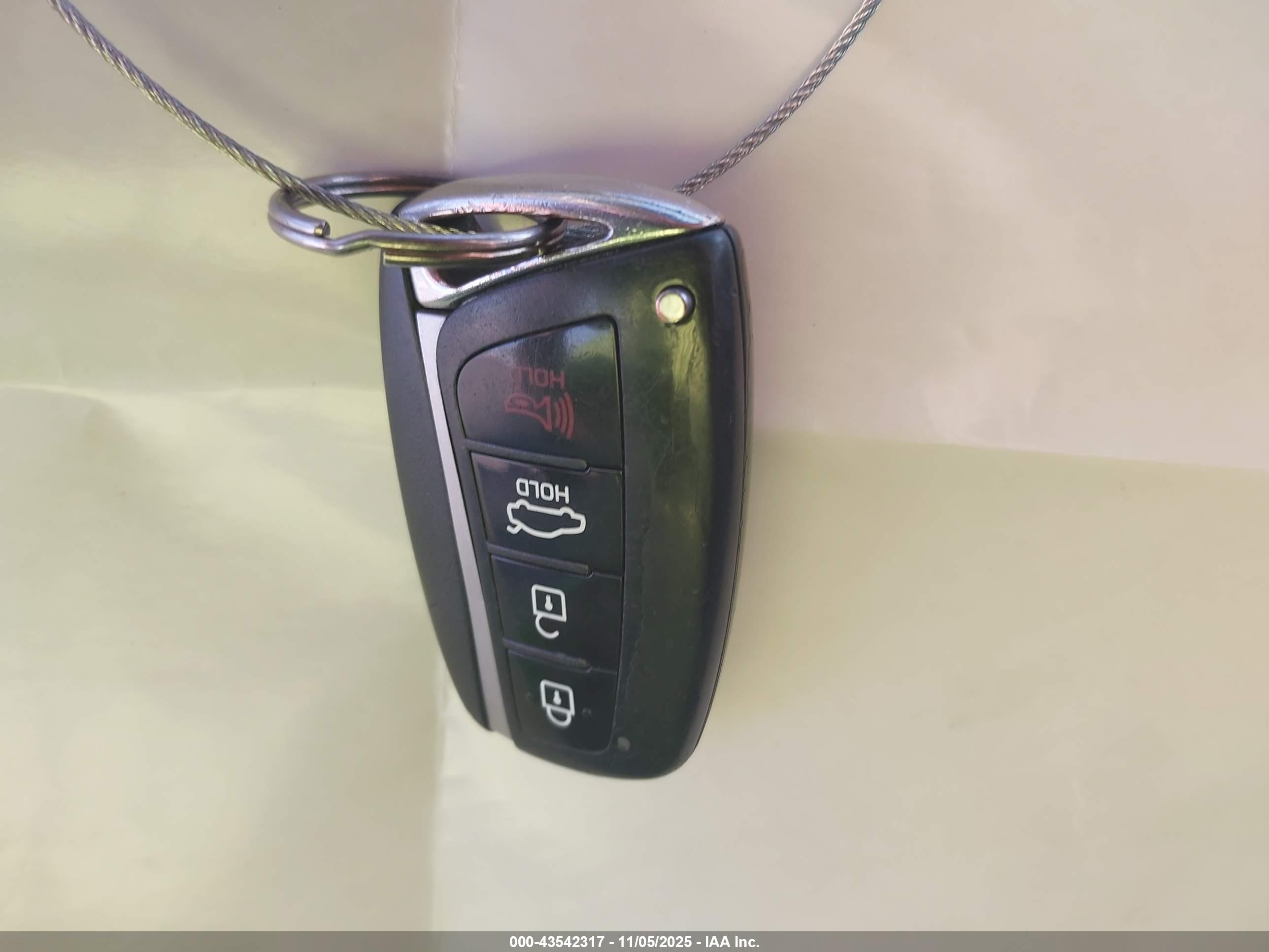 HYUNDAI GENESIS image 11