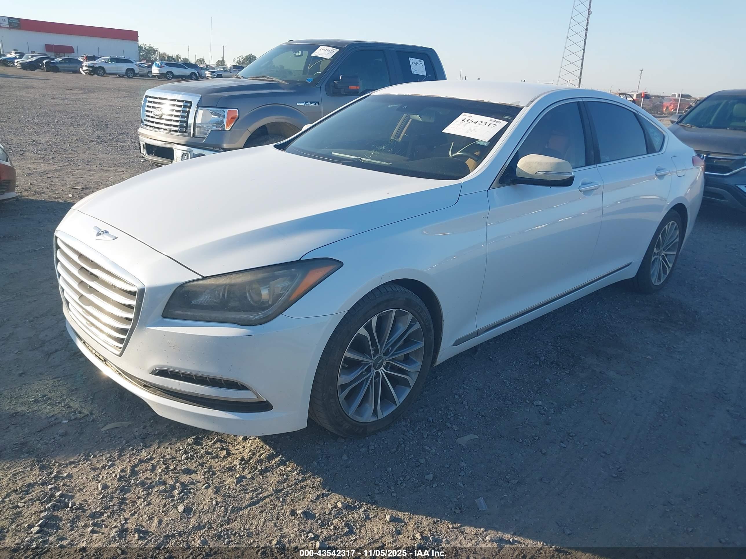 HYUNDAI GENESIS image 2