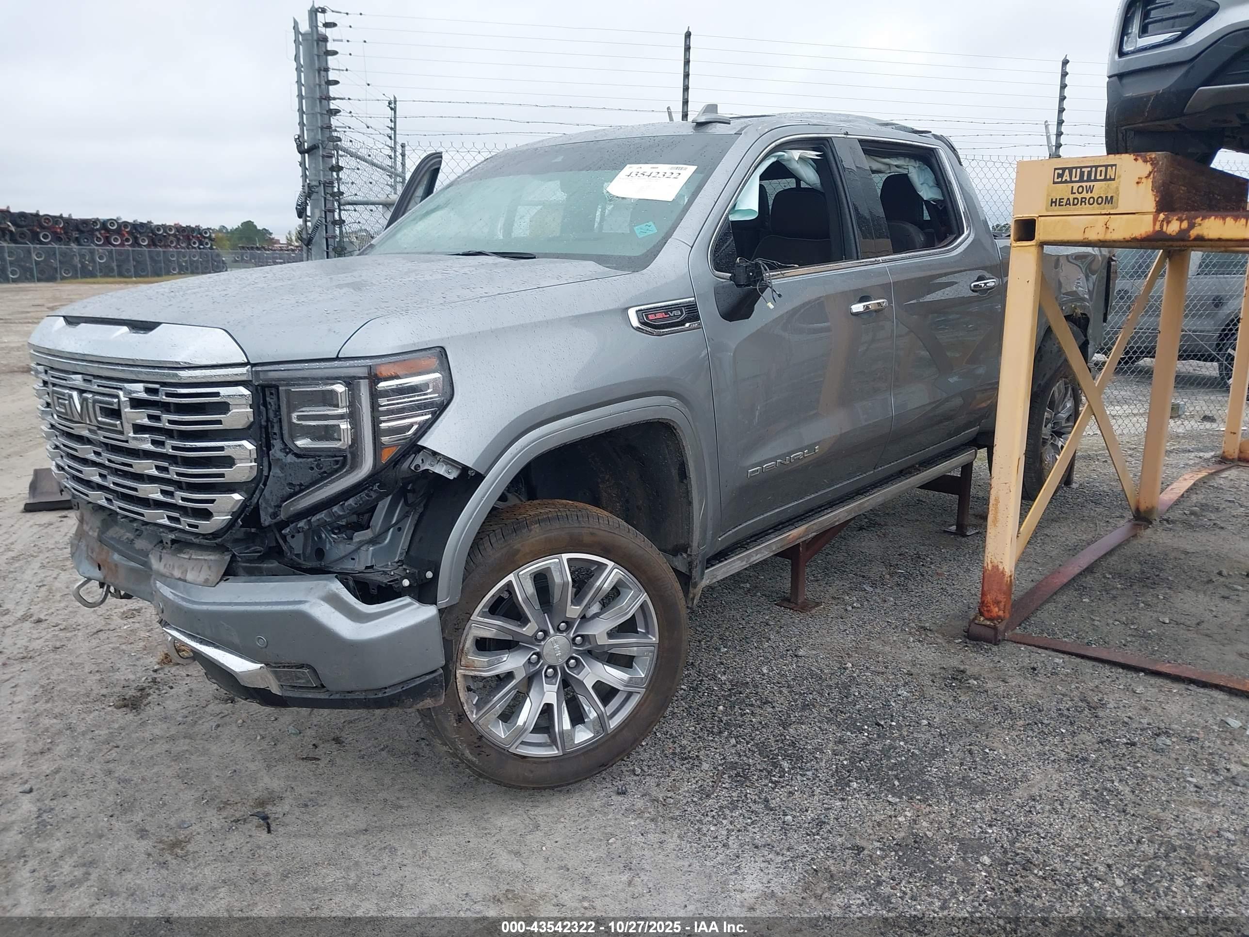 GMC SIERRA image 2