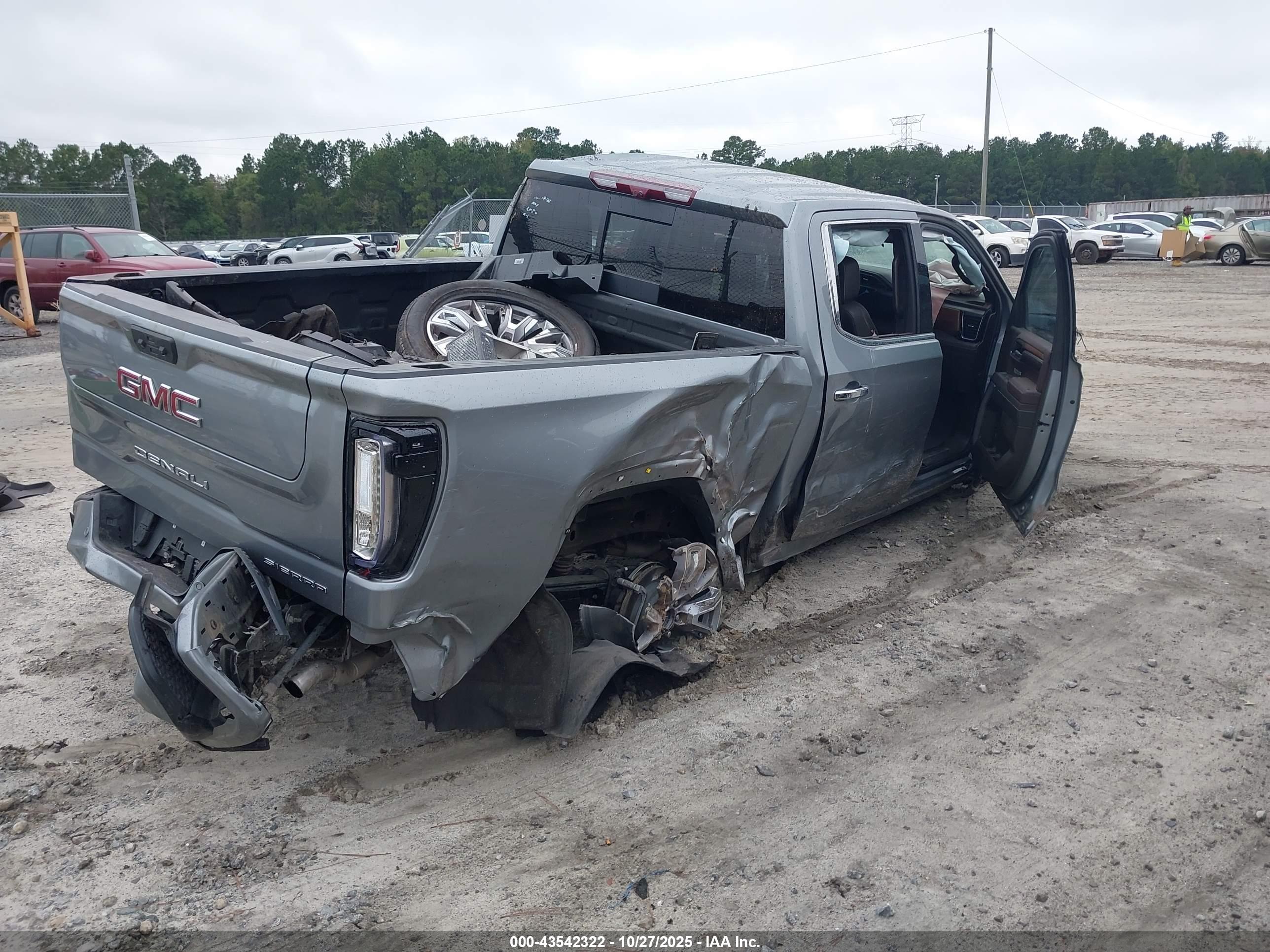 GMC SIERRA image 4