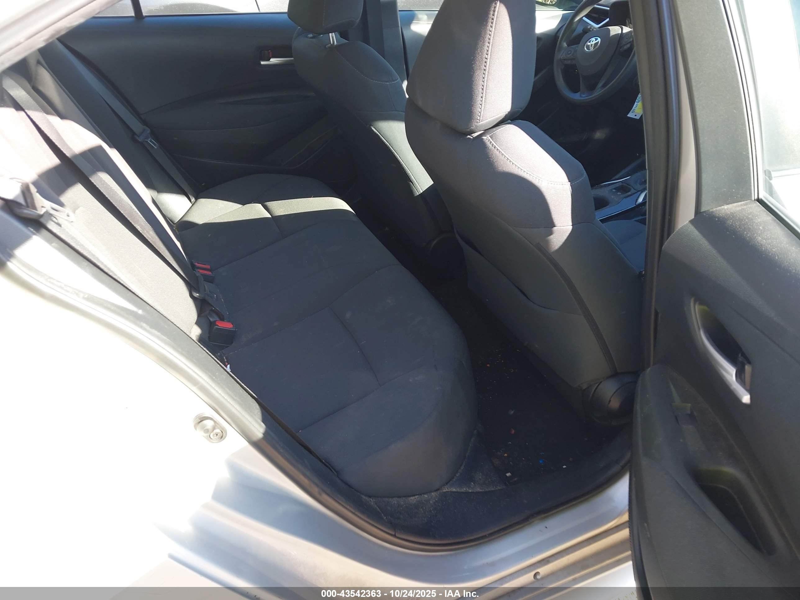 TOYOTA COROLLA image 8