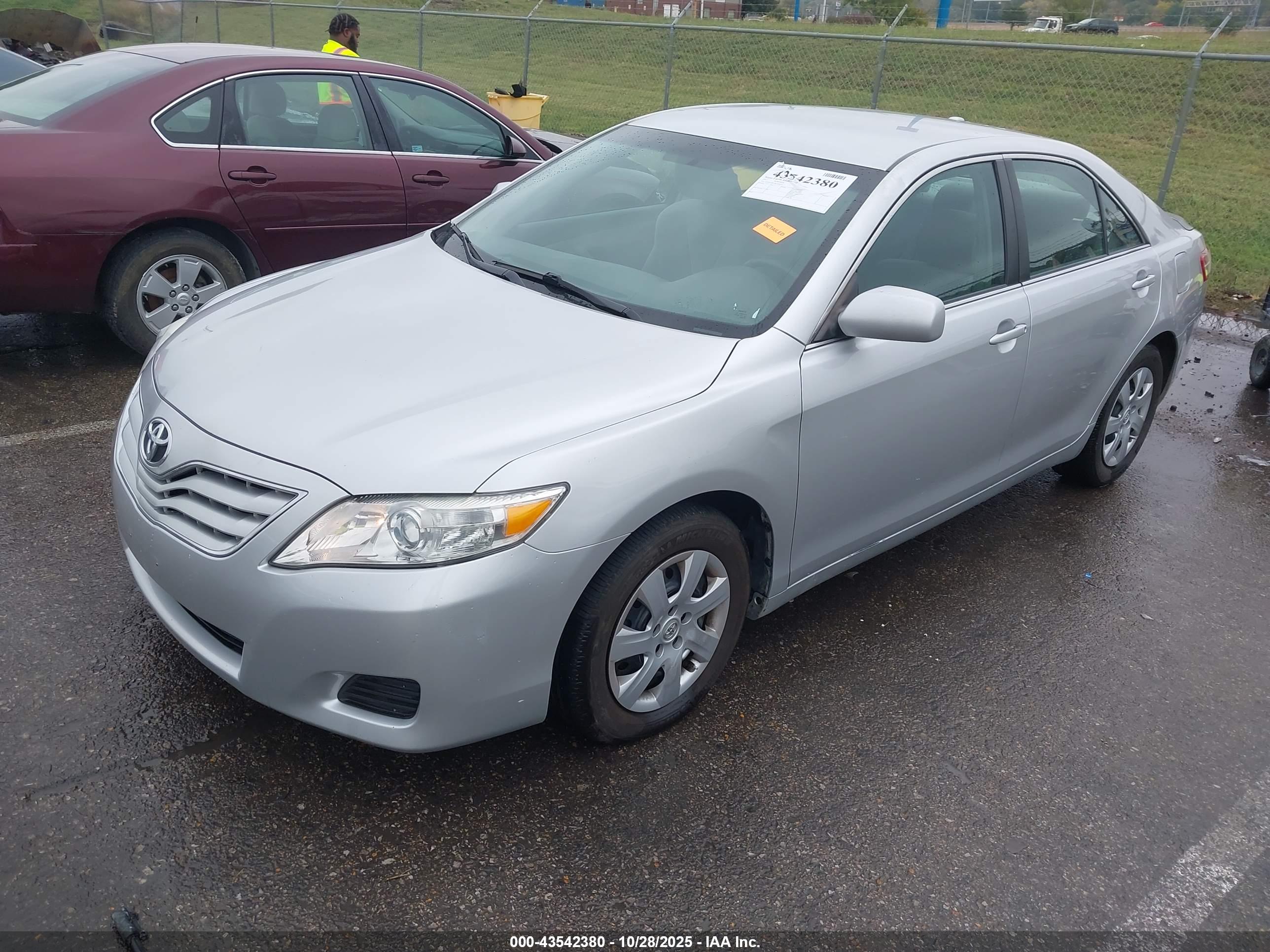 TOYOTA CAMRY image 2